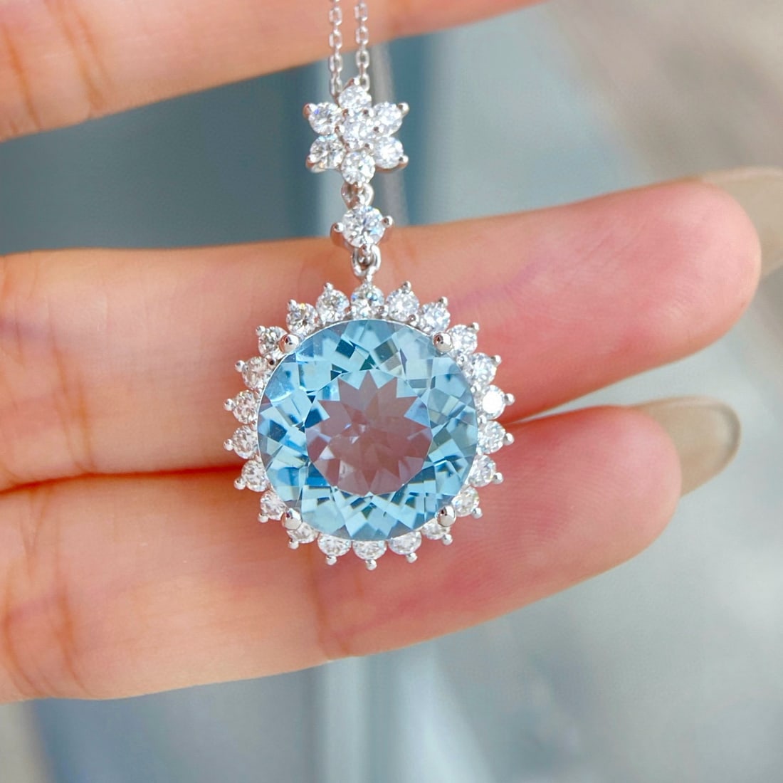 14k Gold 8.23 Ctw Natural Aquamarine & Diamond Necklace: Ref:231040427 // gold content:14k gold // main gemstone:aquamarine // shape:round // carat weight:7. 18ct // color:blue // treatment:natural // cut grade:g // // adjacent gemstone 2 : diamond //