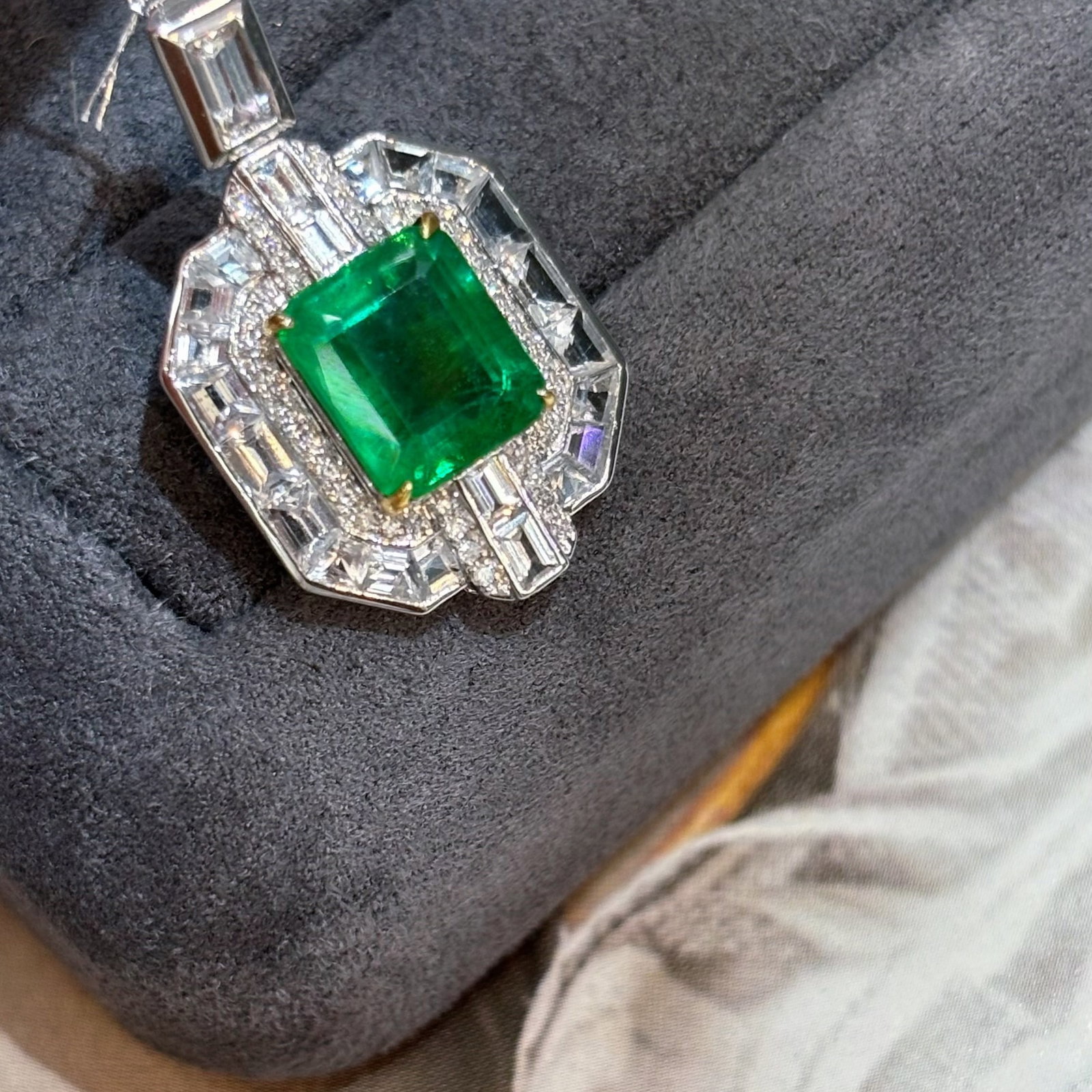 14k Gold 2.7 Ct Vivid Green Natural Emerald & Diamond & Sapphire Pendant( Without Chain ) - 4