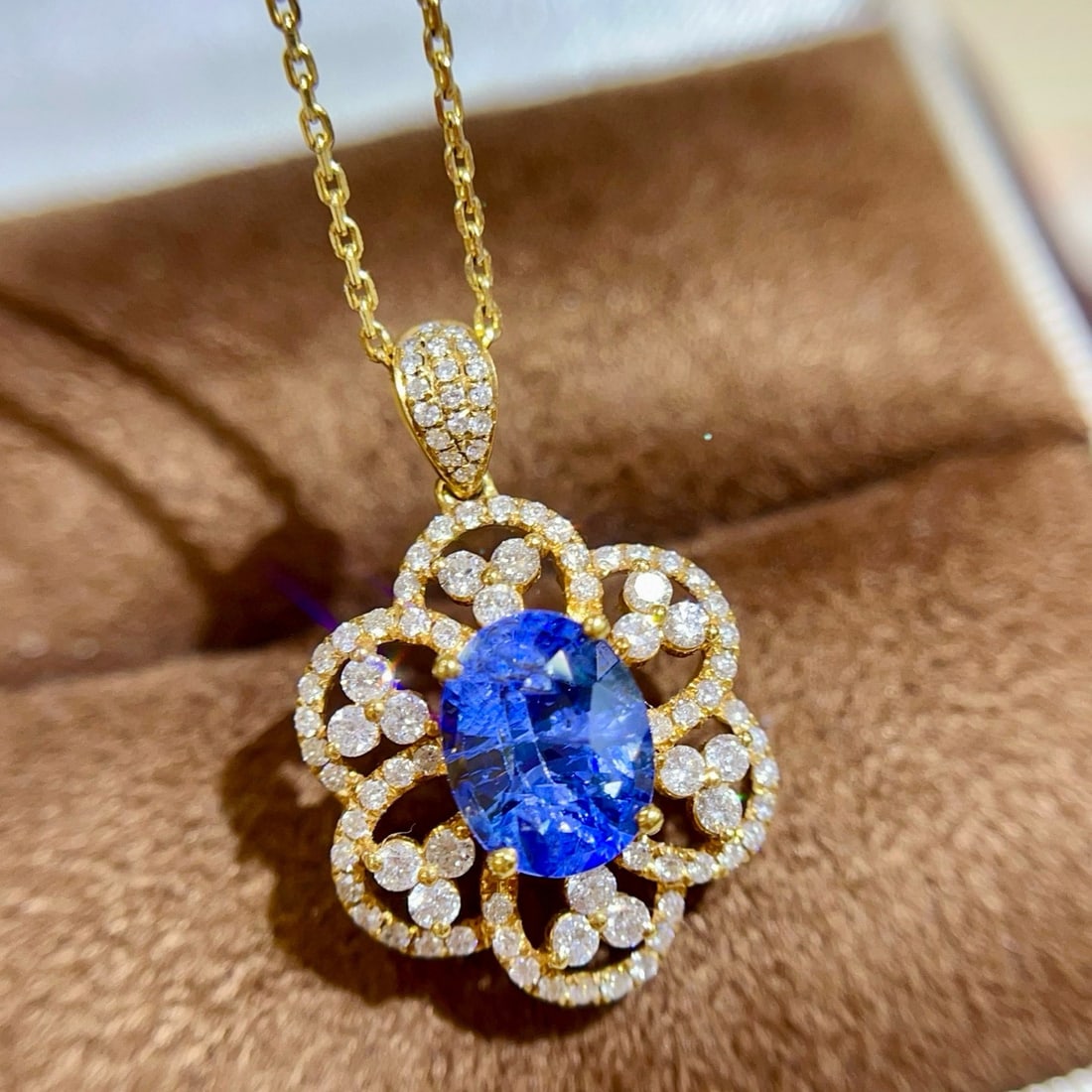 14k Gold 2.66 Ctw Natural Sapphire & Diamond Pendant( Without Chain ): Ref:231040436 // gold content:14k gold // main gemstone:sapphire // shape:oval // carat weight:2. 10ct // color:blue // treatment:natural // // adjacent gemstone 2 : diamond // shape:round // carat