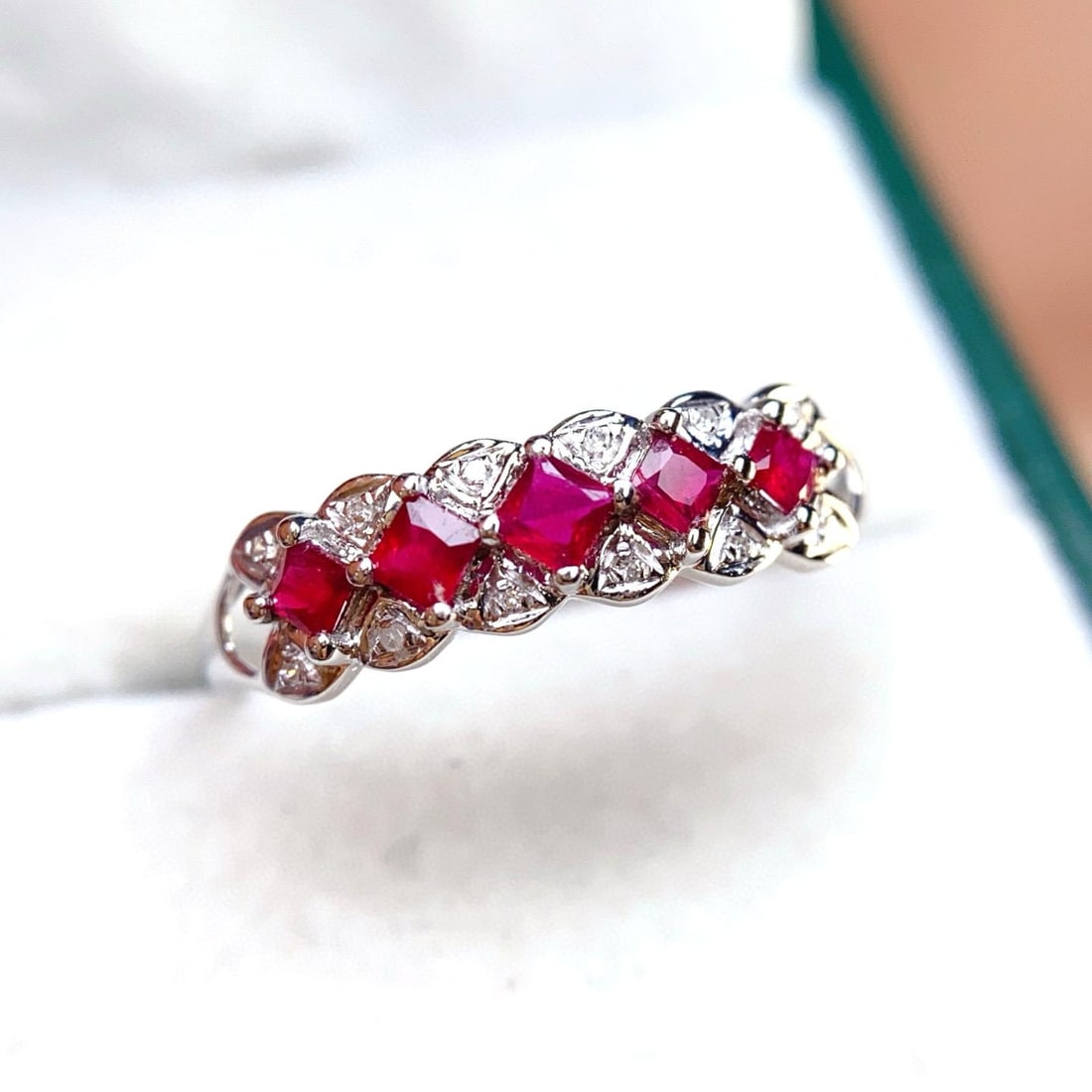 14k Gold 0.60 Ct Natural Ruby & Diamond Ring: Ref:231040445 // gold content:14k gold // ring size:7. 25us // // main gemstone:ruby // shape:princess // carat weight:0. 60ct // color:red // treatment:natural // // adjacent gemstone 2 : diamond //