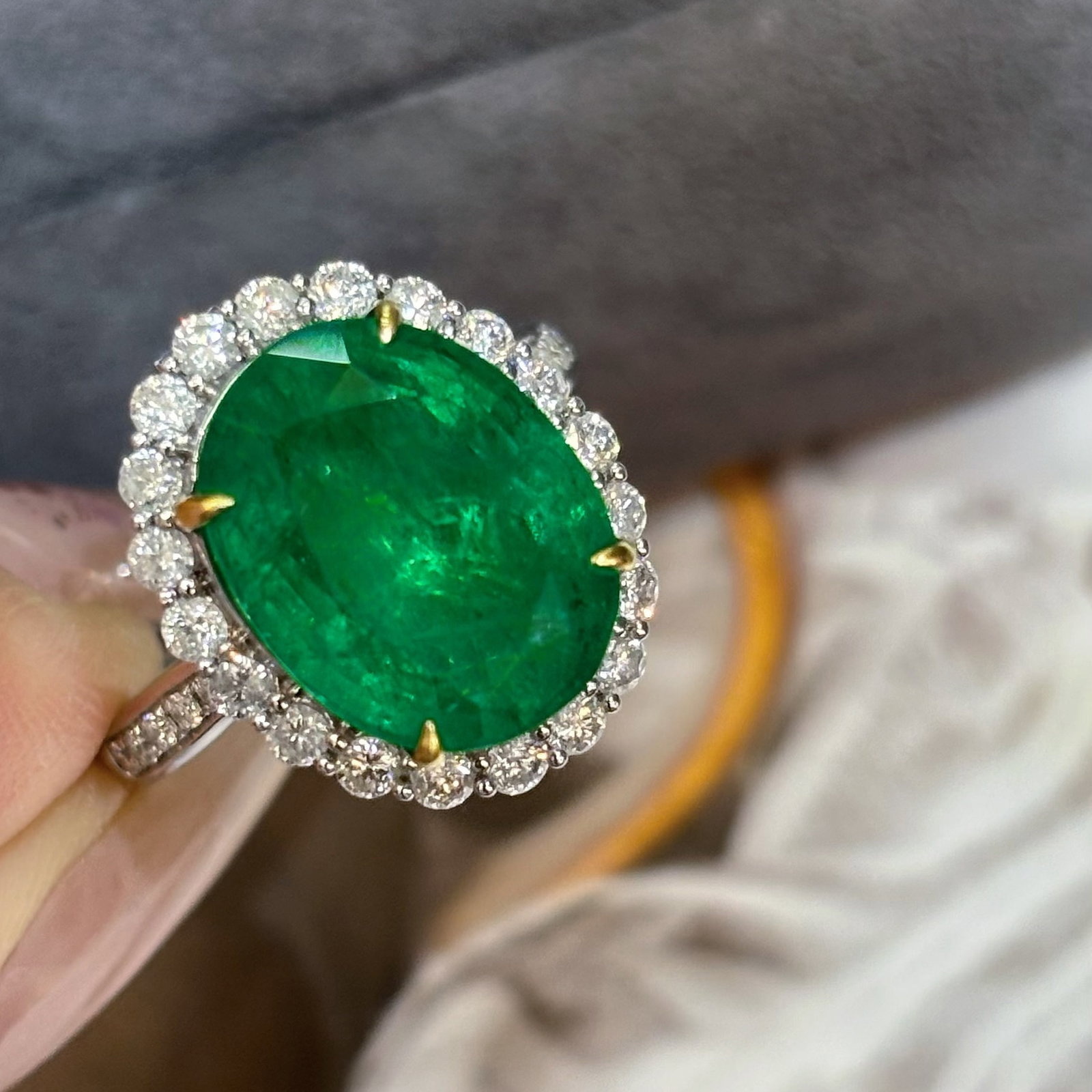 14k Gold 6.38 Ct Vivid Green Natural Emerald & Diamond Ring/pendant( Without Chain ) - 2