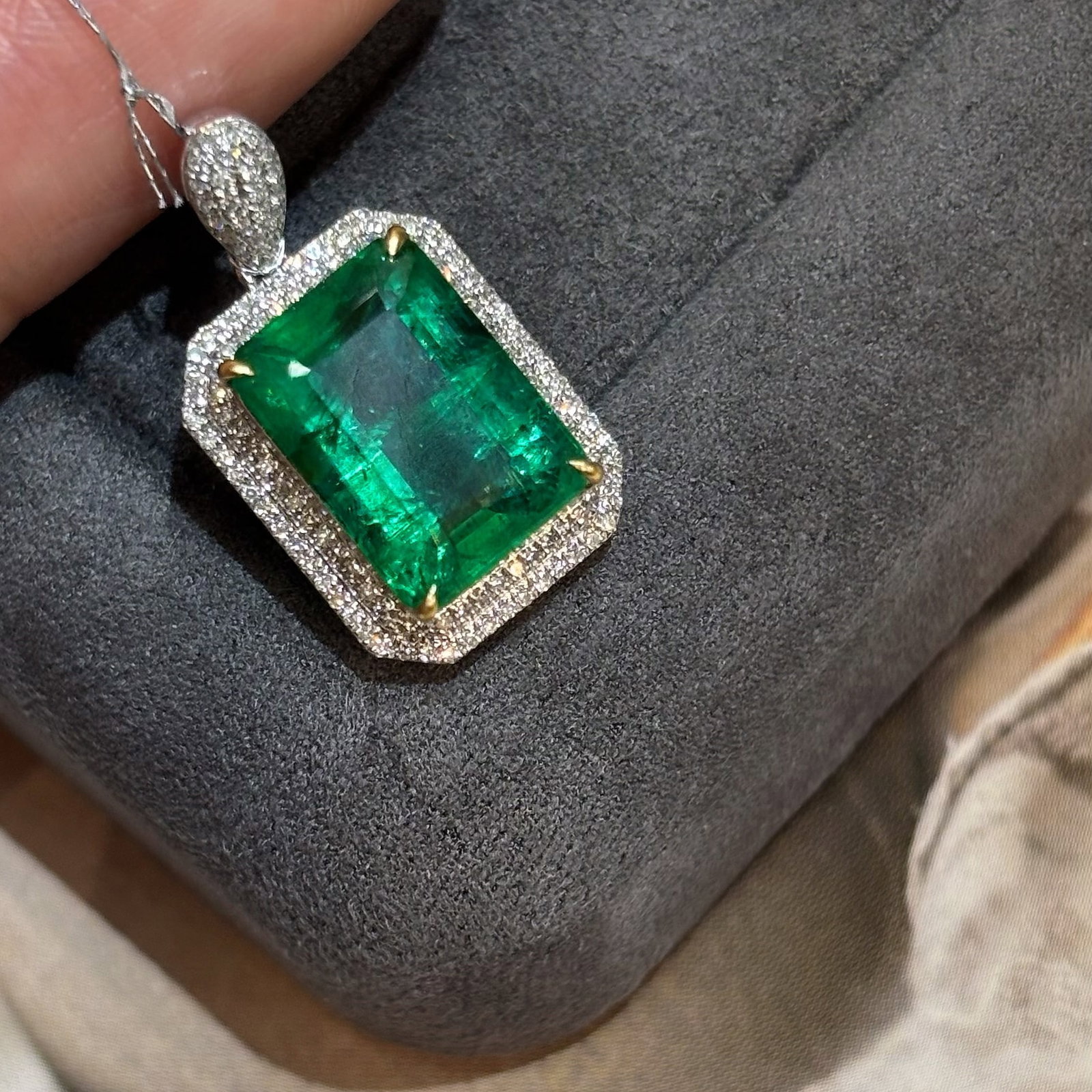 14k Gold 4.11 Ct Vivid Green Natural Emerald & Diamond Pendant( Without Chain ) - 2