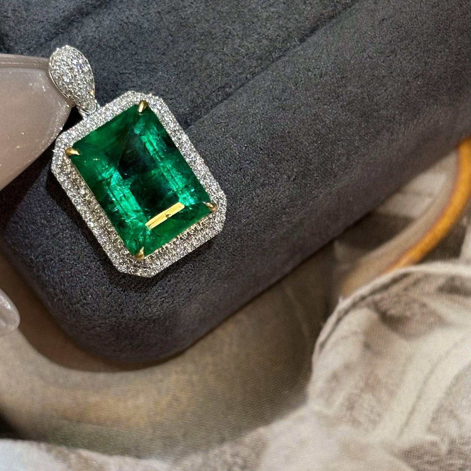 14k Gold 4.11 Ct Vivid Green Natural Emerald & Diamond Pendant( Without Chain ) - 3