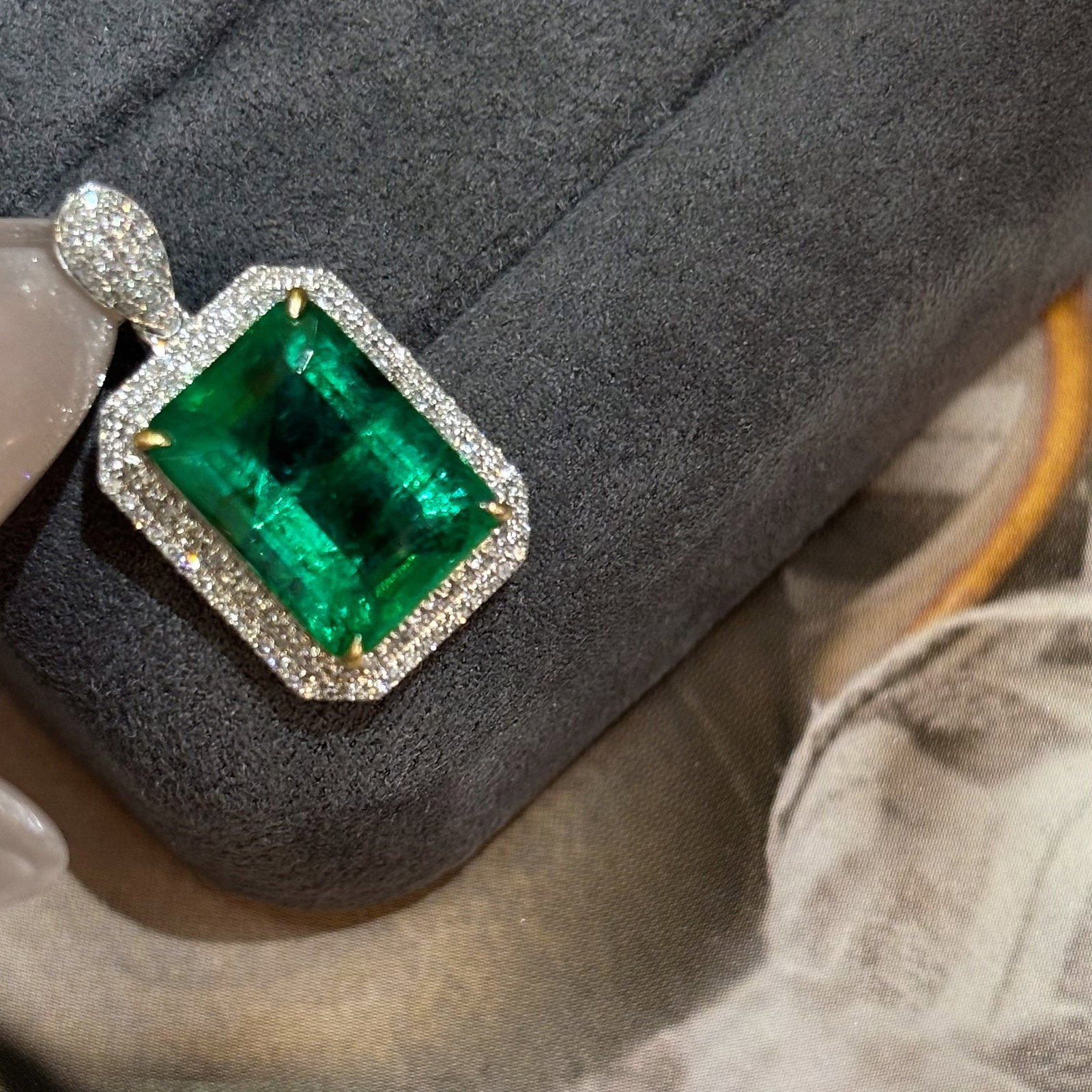 14k Gold 4.11 Ct Vivid Green Natural Emerald & Diamond Pendant( Without Chain ) - 5
