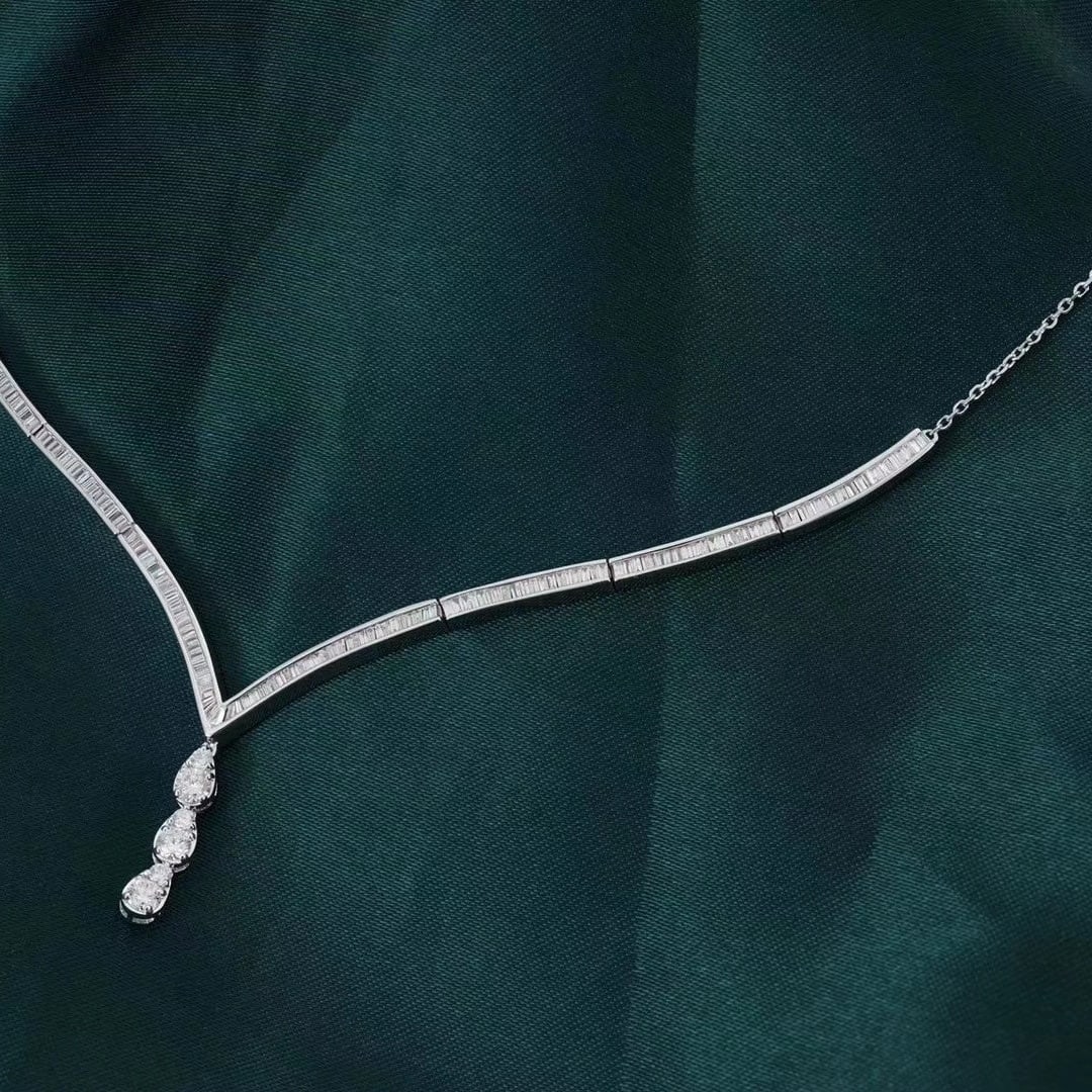 14k Gold 1.12 Ctw Natural H Diamond Necklace: Ref:231043010 // gold content:14k gold // main gemstone:diamond // shape:baguette // carat weight:0. 79ct // clarity grade:vs-si // color:h // treatment:natural // // adjacent gemstone 2 : diamond //