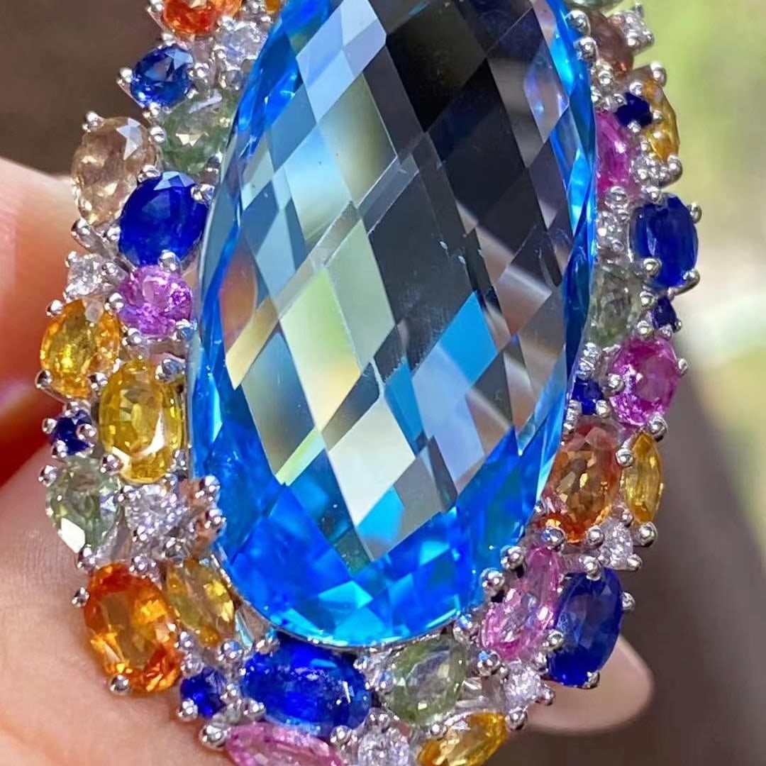 14k Gold 32.4 Ctw Natural Topaz & Sapphire Ring: Ref:231043018 // gold content:14k gold // ring size:7. 25us // // main gemstone:topaz // shape:oval // carat weight:26ct // color:blue // treatment:natural // // adjacent gemstone 2 : sapphire //