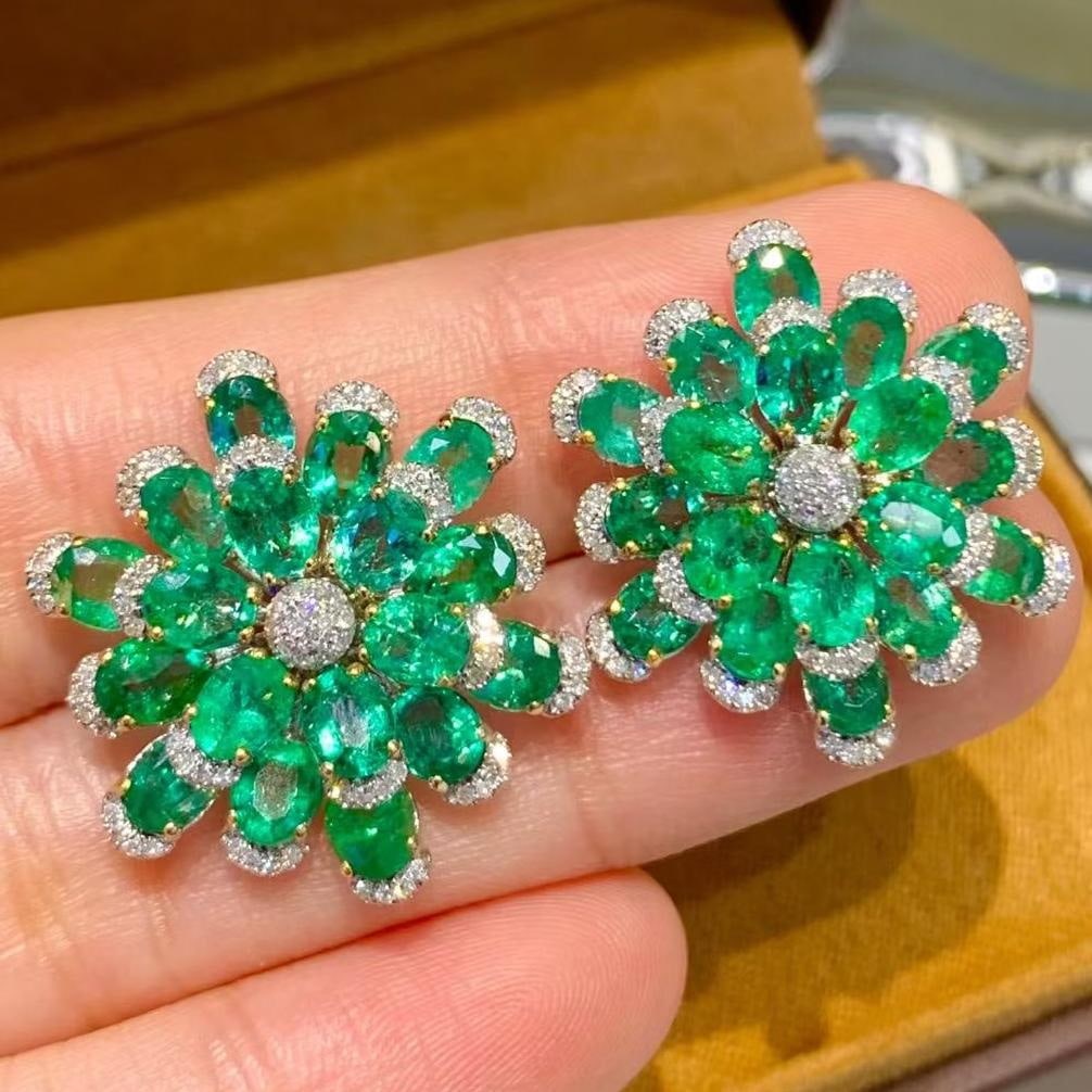 14k Gold 8 Ct Natural Emerald & Diamond Earrings: Ref:231043096 // gold content:14k gold // main gemstone:emerald // shape:oval // carat weight:8ct // color:green // treatment:natural // // adjacent gemstone 2 : diamond // number of stones:160 // sha
