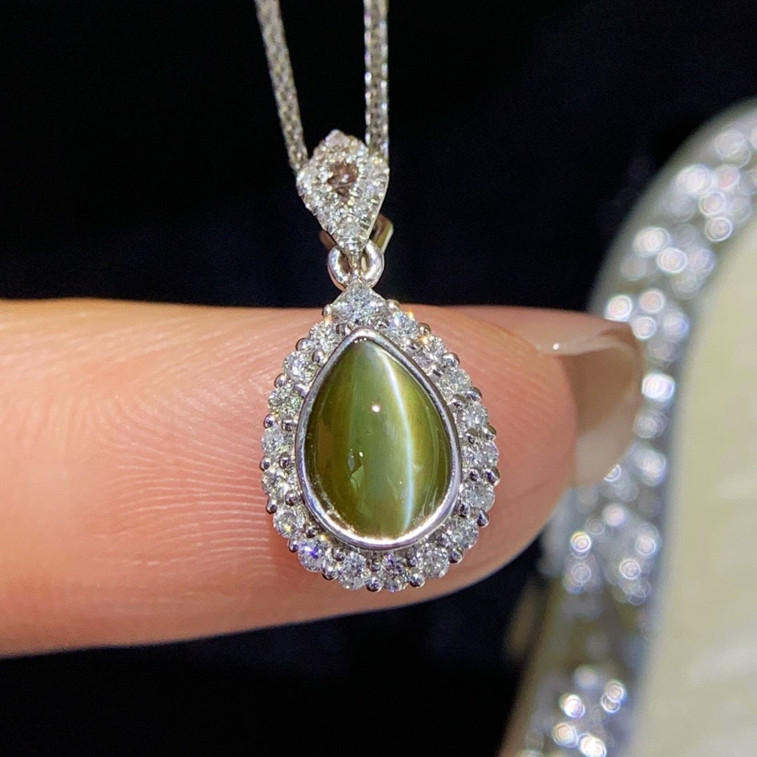 14k Gold 1.57 Ctw Natural Cat's?Eye Chrysoberyl & Diamond Pendant( Without Chain ): Ref:231043099 // gold content:14k gold // main gemstone:cat's? Eye chrysoberyl // shape:pear // carat weight:1. 35ct // color:green // treatment:natural // // adjacent gemstone 2 : diamond // number