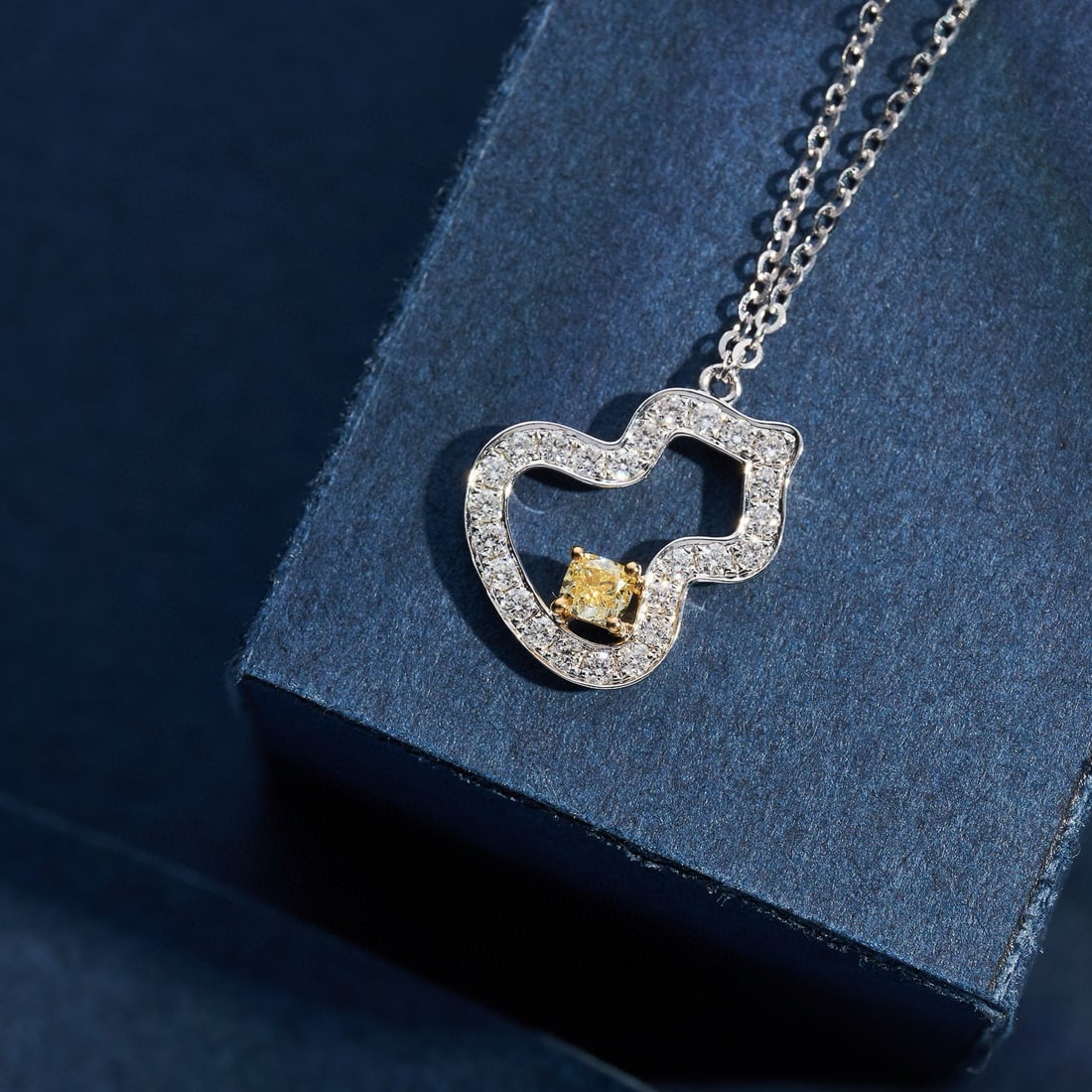 14k Gold 0.19 Ctw Natural Yellow Diamond & Diamond Necklace: Ref:231043111 // gold content:14k gold // main gemstone:yellow diamond // shape:cushion // carat weight:0. 07ct // color:yellow // treatment:natural // // adjacent gemstone 2 : diamond // shape:round