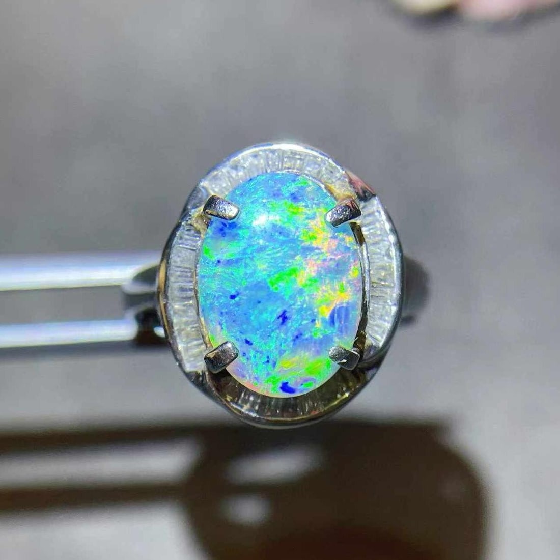14k Gold 3.06 Ctw Natural Opal & Diamond Ring: Ref:231043163 // gold content:14k gold // ring size:7. 25us // // main gemstone:opal // shape:oval // carat weight:2. 66ct // color:color // treatment:natural // // adjacent gemstone 2 : diamond //