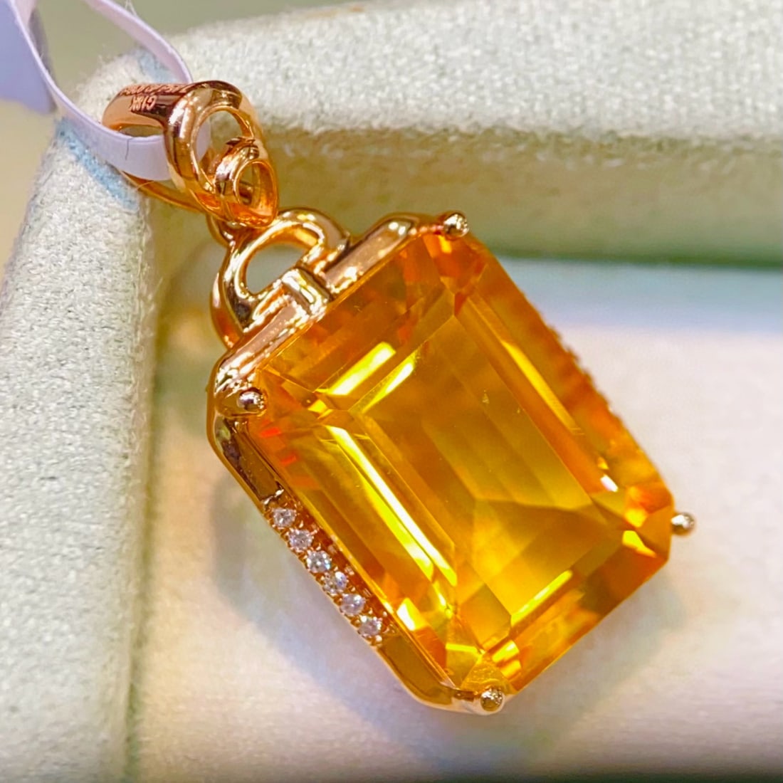 14k Gold 7.18 Ctw Natural Citrine & Diamond Pendant( Without Chain ): Ref:231043171 // gold content:14k gold // main gemstone:citrine // shape:octagonal // carat weight:7. 15ct // color:yellow // treatment:natural // // adjacent gemstone 2 : diamond // number of