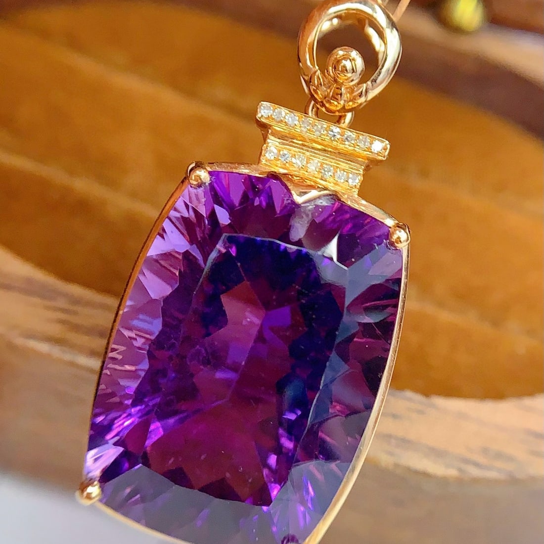 14k Gold 23.6 Ct Natural Amethyst & Diamond Pendant( Without Chain ): Ref:231043174 // gold content:14k gold // main gemstone:amethyst // shape:cushion // carat weight:23. 6ct // color:purple // treatment:natural // // adjacent gemstone 2 : diamond // number of