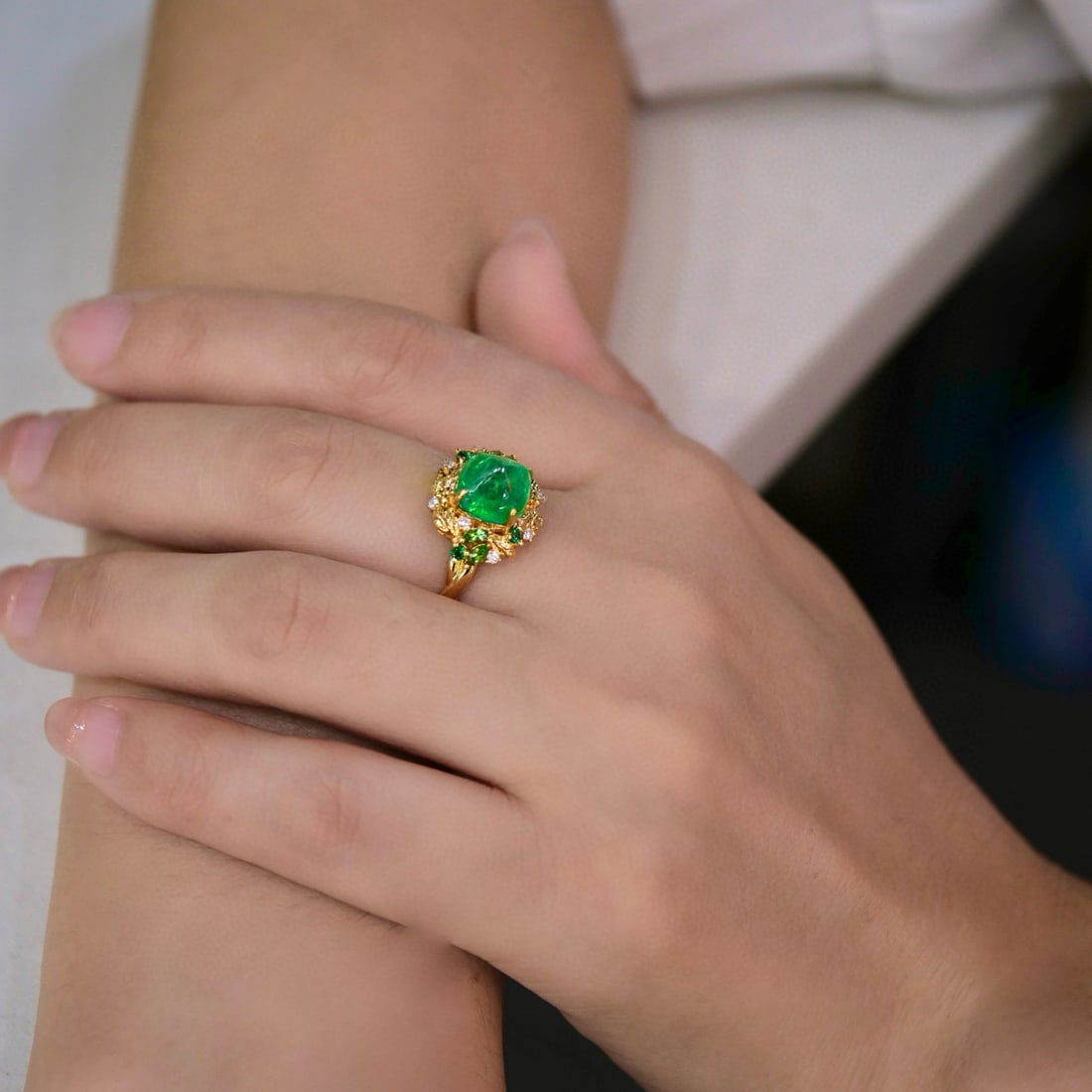 14k Gold 2.70 Ct Vivid Green Natural Emerald & Diamond & Tsavorite Ring - 4