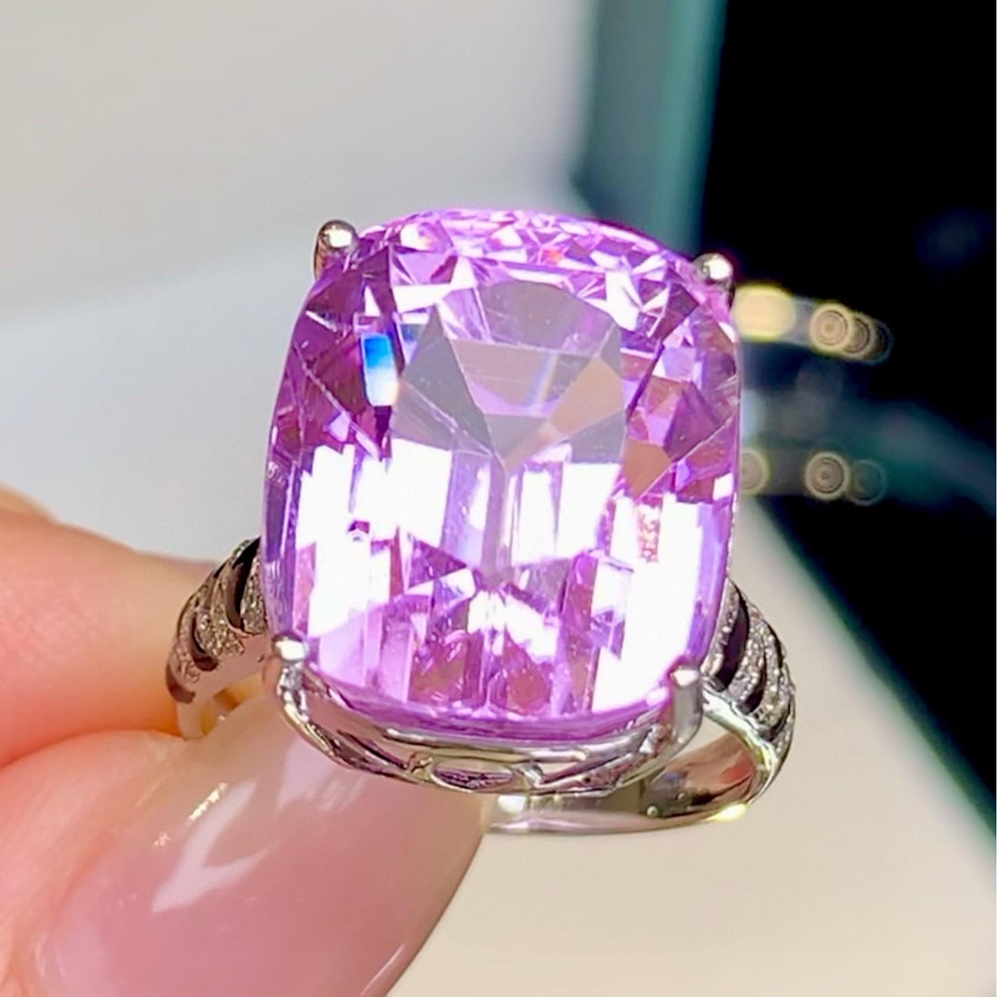 14k Gold 19.6 Ct Natural Kunzite & Diamond Ring: Ref:231043189 // gold content:14k gold // ring size:7. 25us // // main gemstone:kunzite // shape:cushion // carat weight:19. 6ct // color:purple // treatment:natural // // adjacent gemstone 2 :