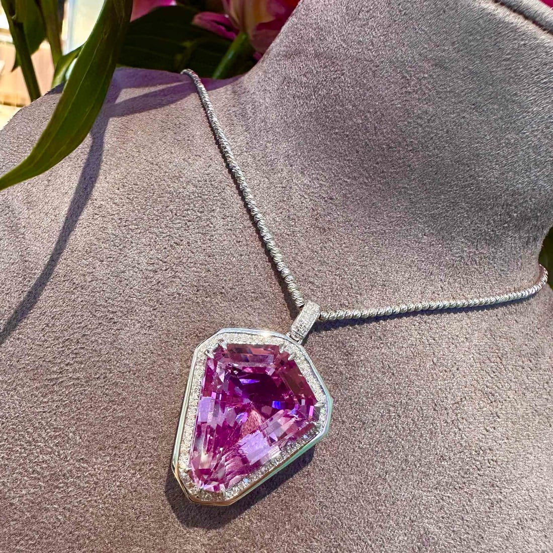 14k Gold 18.6 Ct Natural Kunzite & Diamond Pendant( Without Chain ) - 2