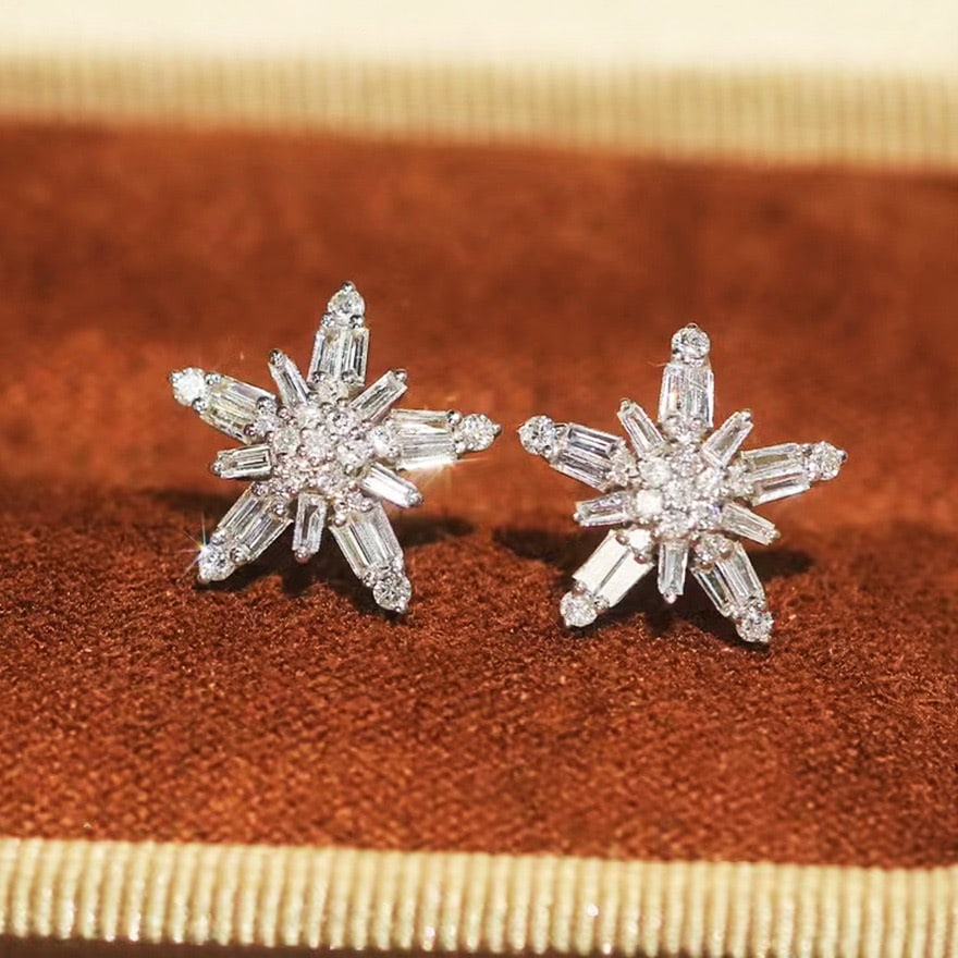 14k Gold 0.7 Ct Natural H Diamond Earrings: Ref:231043193 // gold content:14k gold // main gemstone:diamond // shape:multiply // carat weight:0. 7ct // clarity grade:vs-si // color:h // treatment:natural // Condition: New Low Estimate: 2900.00