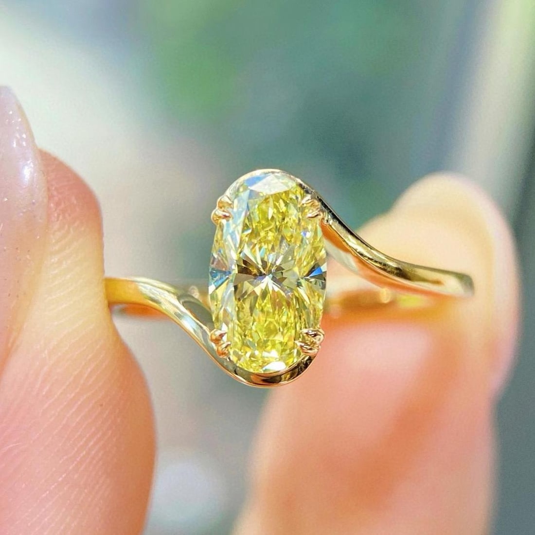 Gia Certified 14k Gold 0.98 Ct Natural Yellow Diamond Ring: Ref:231043201 // gold content:14k gold // ring size:7. 25us // // main gemstone:yellow diamond // certified:gia // shape:oval // carat weight:0. 98ct // clarity grade:vvs2 // color:yellow //