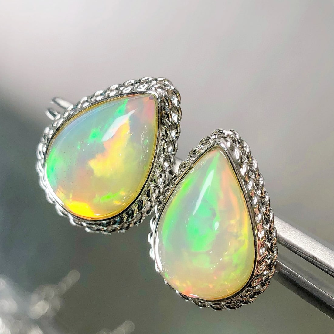 14k Gold 5.90 Ct Natural Opal Earrings - 3