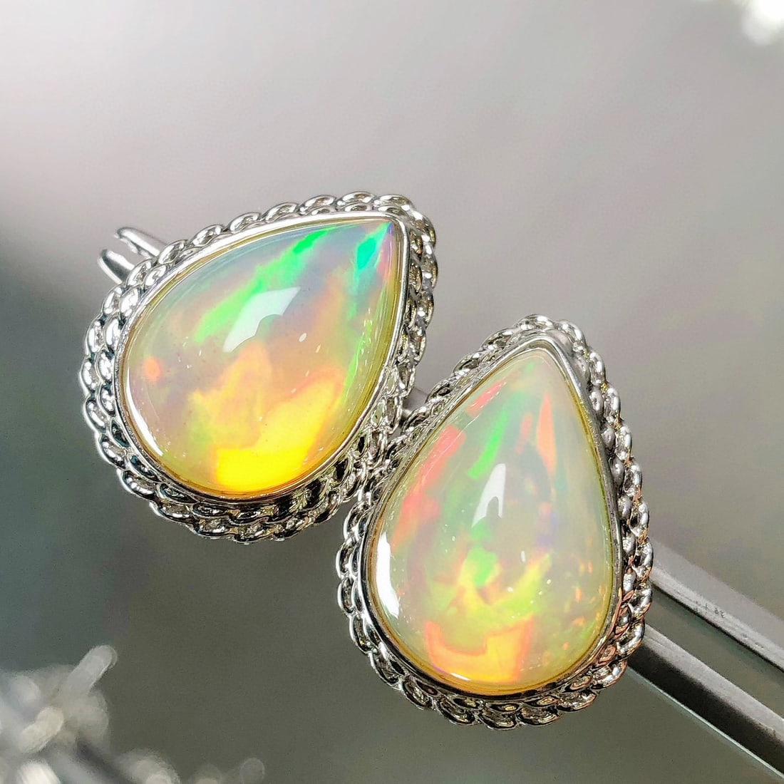 14k Gold 5.90 Ct Natural Opal Earrings - 7