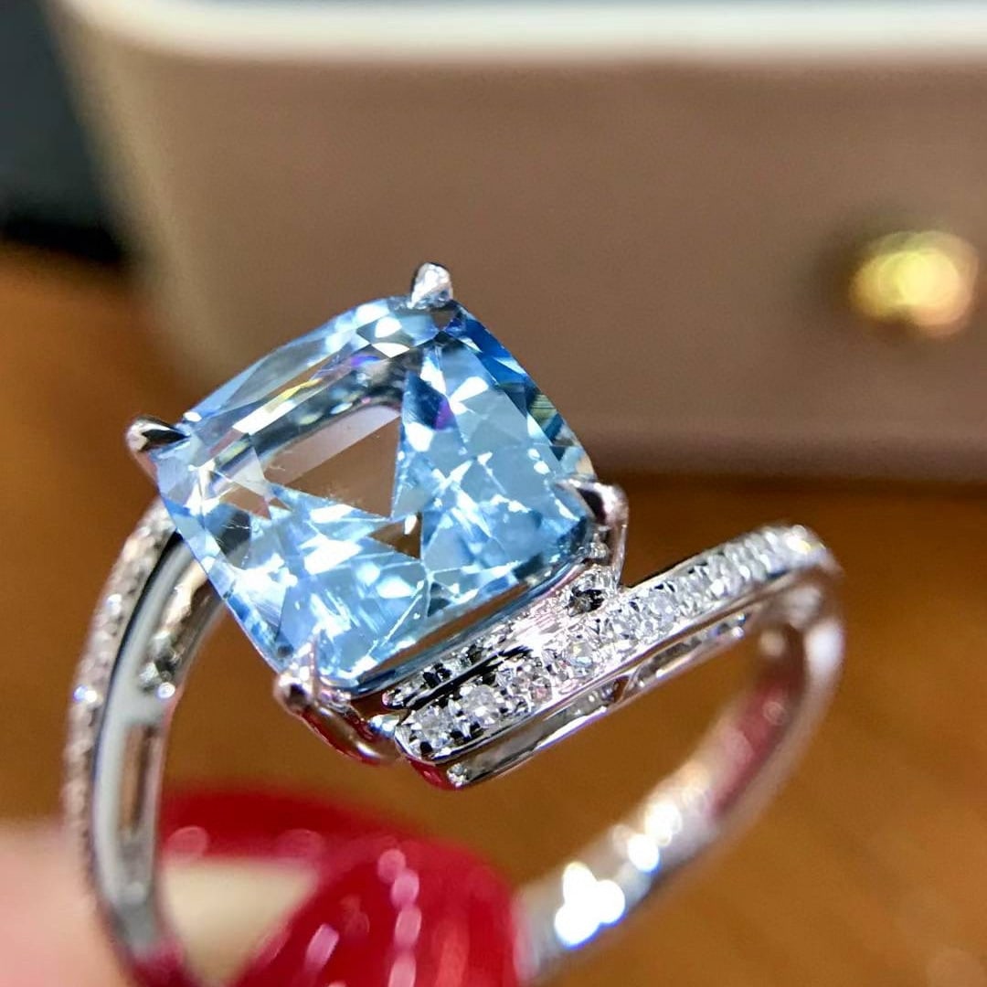 14k Gold 2.6 Ct Natural Aquamarine & Diamond Ring - 2