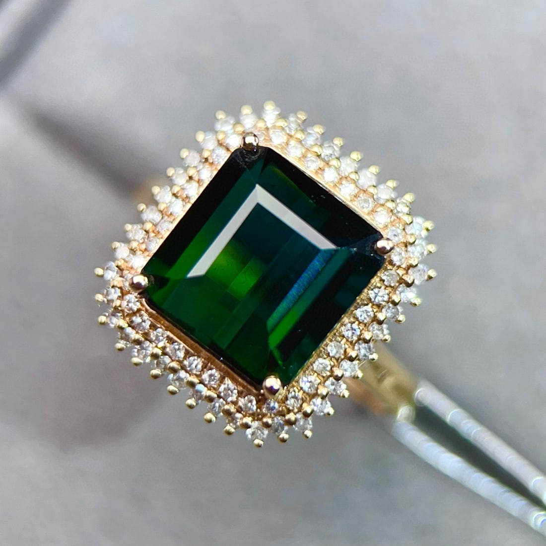 14k Gold 5.11 Ctw Natural Tourmaline & Diamond Ring: Ref:231043211 // gold content:14k gold // ring size:7. 25us // // main gemstone:tourmaline // shape:octagonal // carat weight:4. 8ct // color:green // treatment:natural // // adjacent gemstone 2 : dia