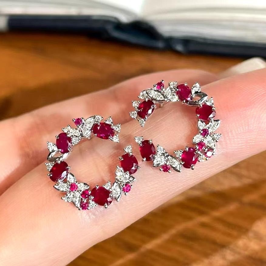 14k Gold 1 Ct Natural Ruby & Diamond Earrings: Ref:231043228 // gold content:14k gold // main gemstone:ruby // shape:oval // carat weight:1ct // color:red // treatment:natural // // adjacent gemstone 2 : diamond // shape:round // clarity grade:vs-