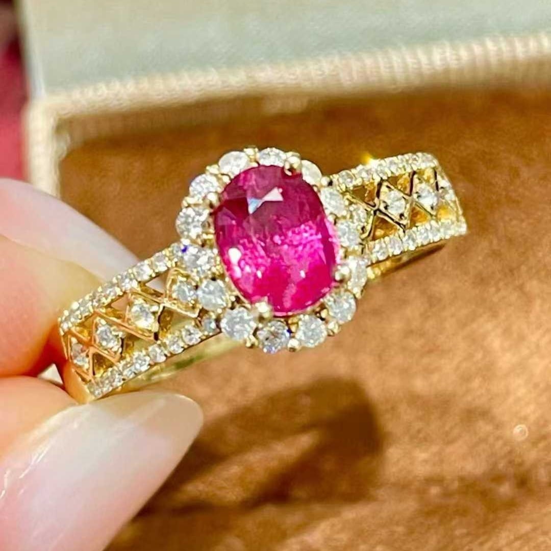 14k Gold 1.1 Ct Natural Ruby & Diamond Ring: Ref:231043234 // gold content:14k gold // ring size:7. 25us // // main gemstone:ruby // shape:oval // carat weight:1. 1ct // color:red // treatment:natural // // adjacent gemstone 2 : diamond //