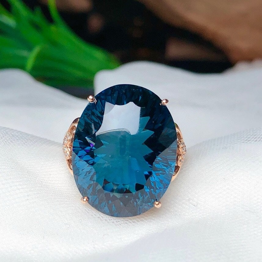 14k Gold 28.10 Ct Natural Topaz & Diamond Ring: Ref:231043237 // gold content:14k gold // ring size:7. 25us // // main gemstone:topaz // shape:oval // carat weight:28. 10ct // color:blue // treatment:natural // // adjacent gemstone 2 : diamond //