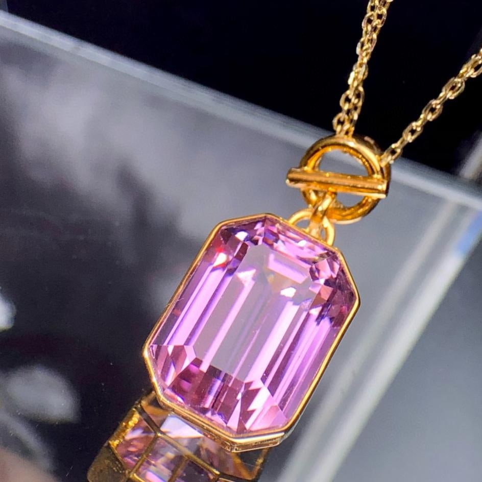 14k Gold 17 Ct Natural Kunzite Pendant( Without Chain ): Ref:231043241 // gold content:14k gold // main gemstone:kunzite // shape:octagonal // carat weight:17ct // color:purple // treatment:natural // Condition: New Low Estimate: 4000.00 High Estimate: