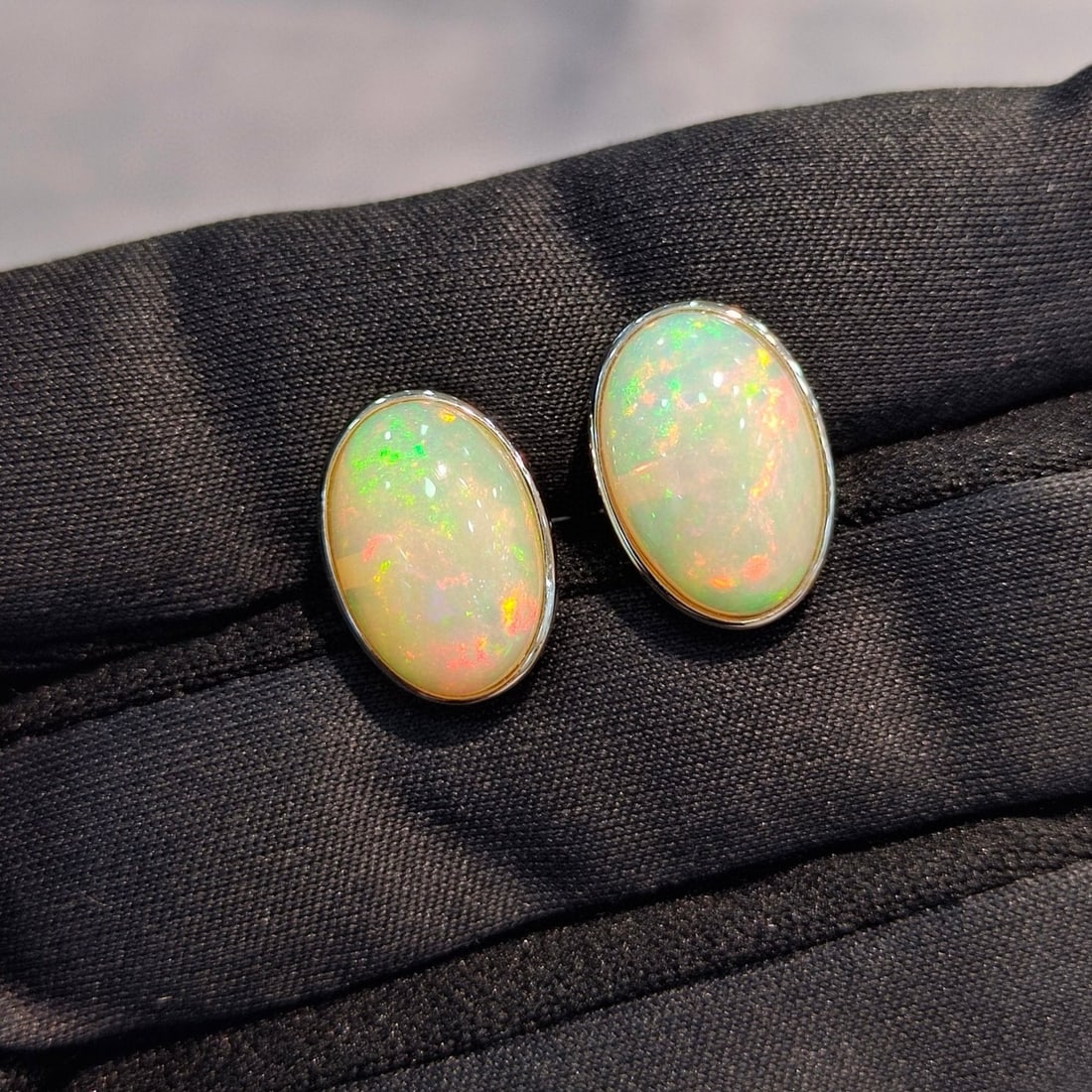 14k Gold 5.39 Ct Natural Opal Earrings - 2