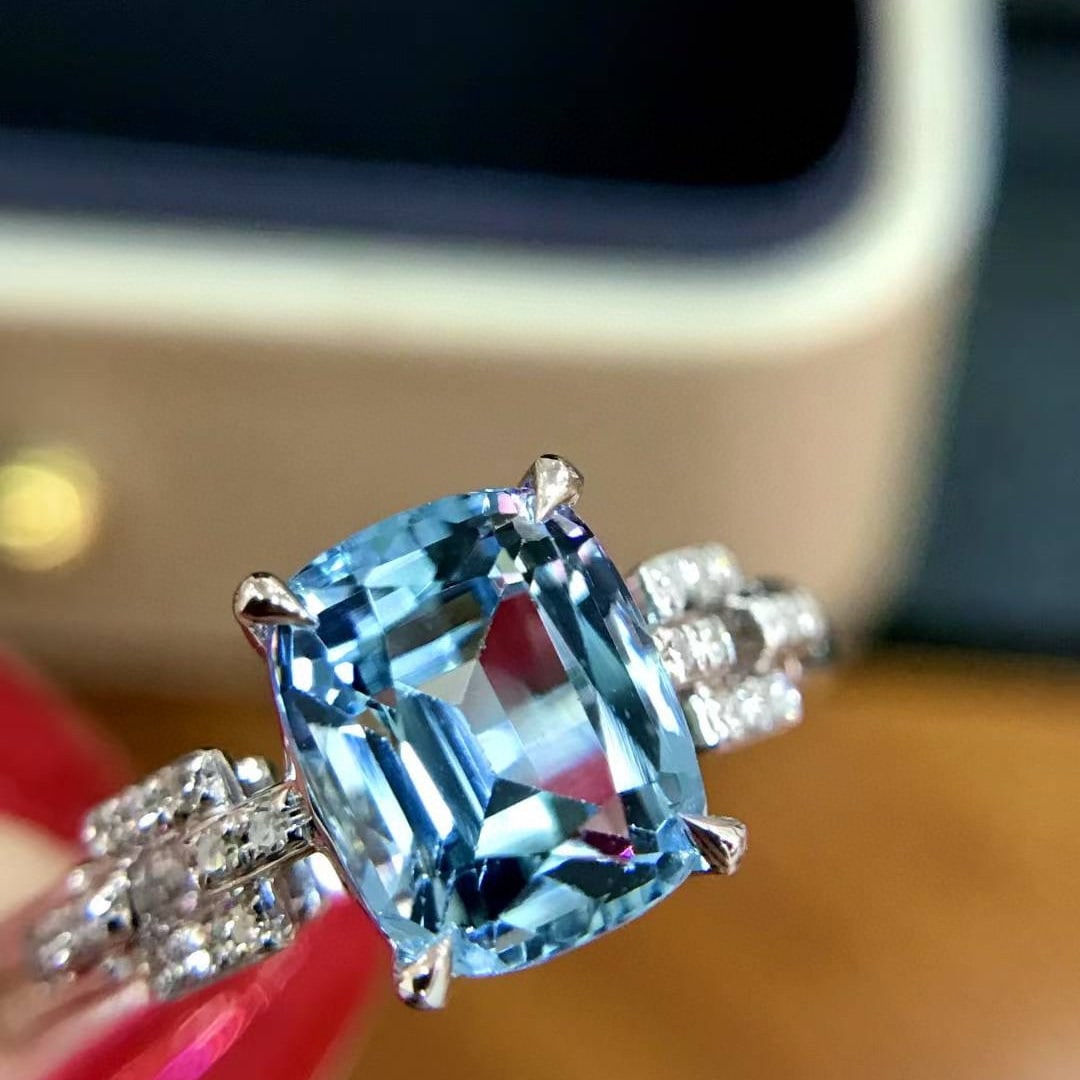 14k Gold 1.9 Ct Natural Aquamarine & Diamond Ring: Ref:231043255 // gold content:14k gold // ring size:7. 25us // // main gemstone:aquamarine // shape:cushion // carat weight:1. 9ct // color:santa maria color // treatment:natural // // adjacent