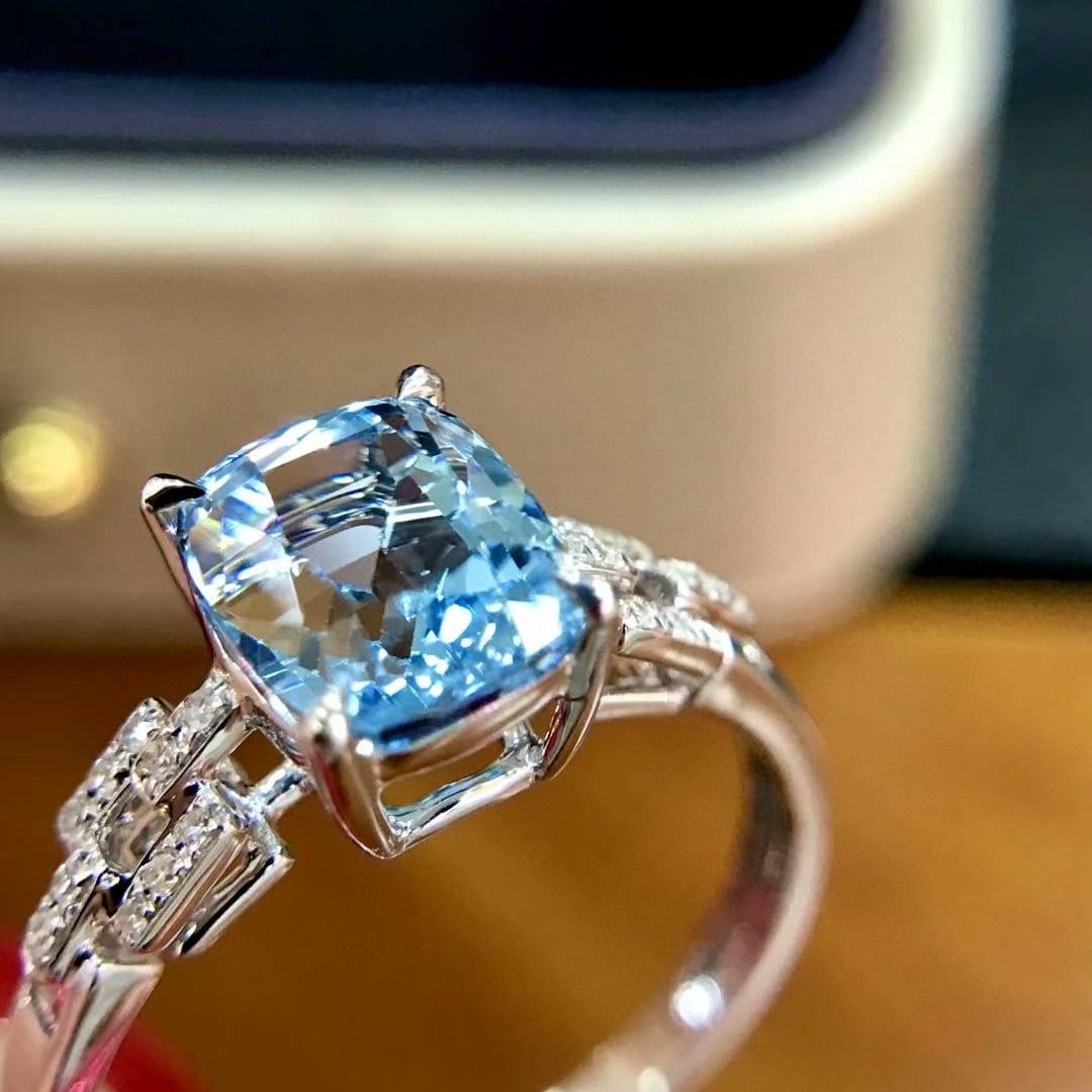14k Gold 1.9 Ct Natural Aquamarine & Diamond Ring - 2