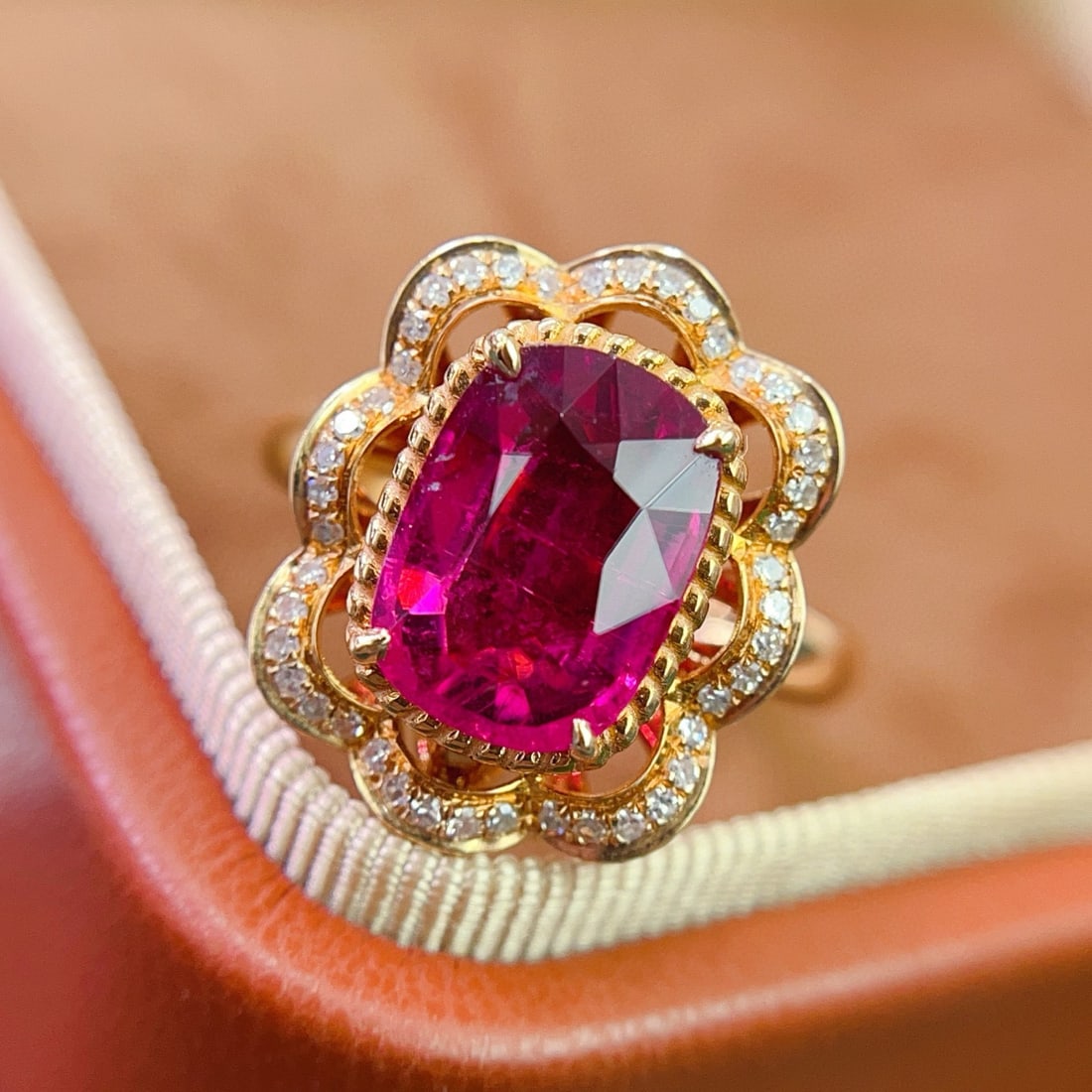 14k Gold 2.55 Ct Vivid Green Natural Tourmaline & Diamond Ring/pendant( Without Chain ): Ref:231043260 // gold content:14k gold // ring size:7. 25us // // main gemstone:tourmaline // shape:cushion // carat weight:2. 55ct // color:vivid green // treatment:natural // // adjacent gemstone 2 