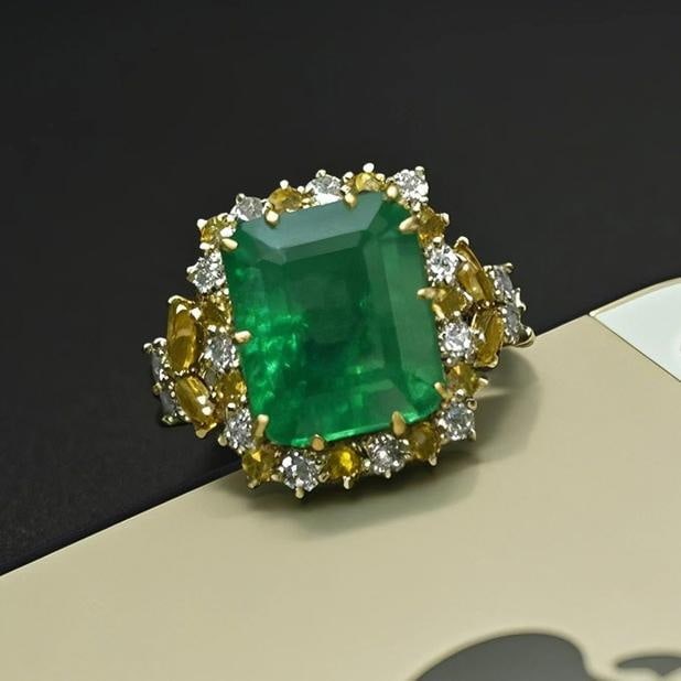 14k Gold 7.64 Ctw Vivid Green Natural Emerald & Diamond Ring - 3