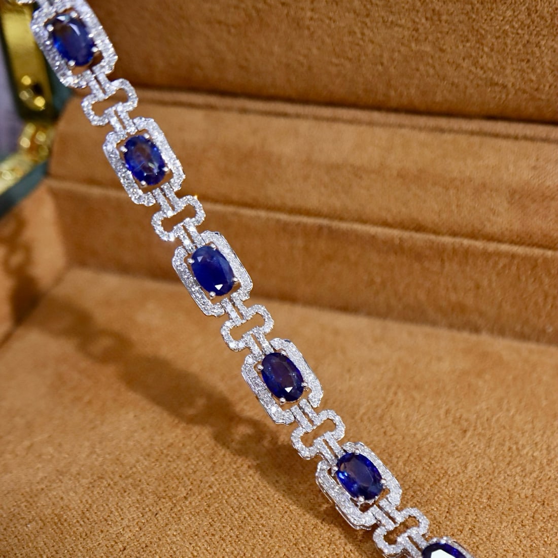 14k Gold 7.74 Ctw Vivid Blue Natural Sapphire & Diamond Bracelet: Ref:231044050 // gold content:14k gold // main gemstone:sapphire // shape:oval // carat weight:6. 53ct // color:vivid blue // treatment:natural // // adjacent gemstone 2 : diamond // shape:round // ca