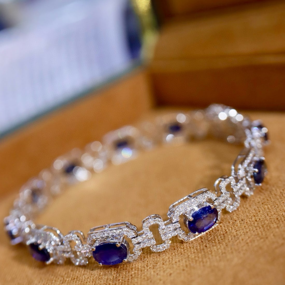 14k Gold 7.74 Ctw Vivid Blue Natural Sapphire & Diamond Bracelet - 3