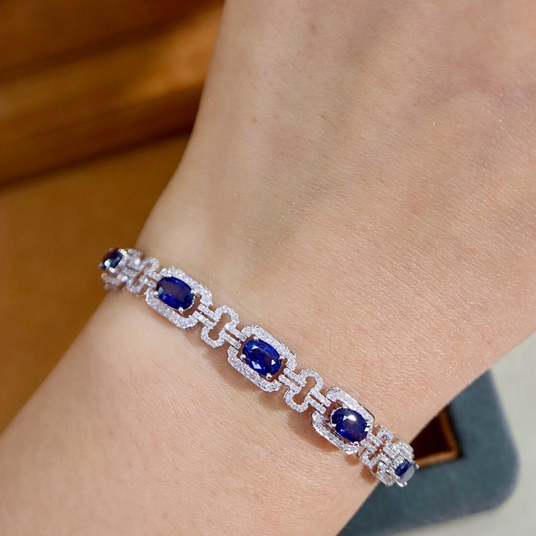 14k Gold 7.74 Ctw Vivid Blue Natural Sapphire & Diamond Bracelet - 5
