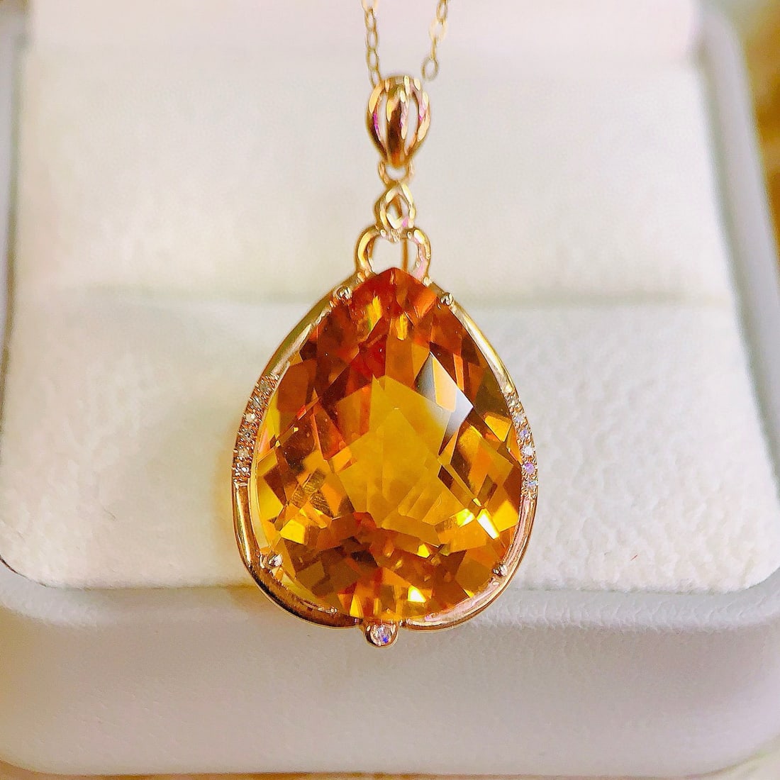 14k Gold 17.09 Ctw Natural Citrine & Diamond Pendant( Without Chain ): Ref:231044057 // gold content:14k gold // main gemstone:citrine // shape:pear // carat weight:17. 05ct // color:yellow // treatment:natural // // adjacent gemstone 2 : diamond // number of stones:13