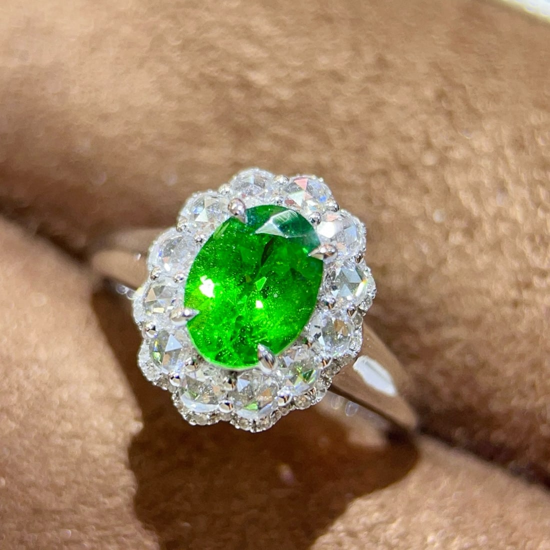 14k Gold 1.73 Ctw Vivid Green Natural Tsavorite & Diamond Ring - 5