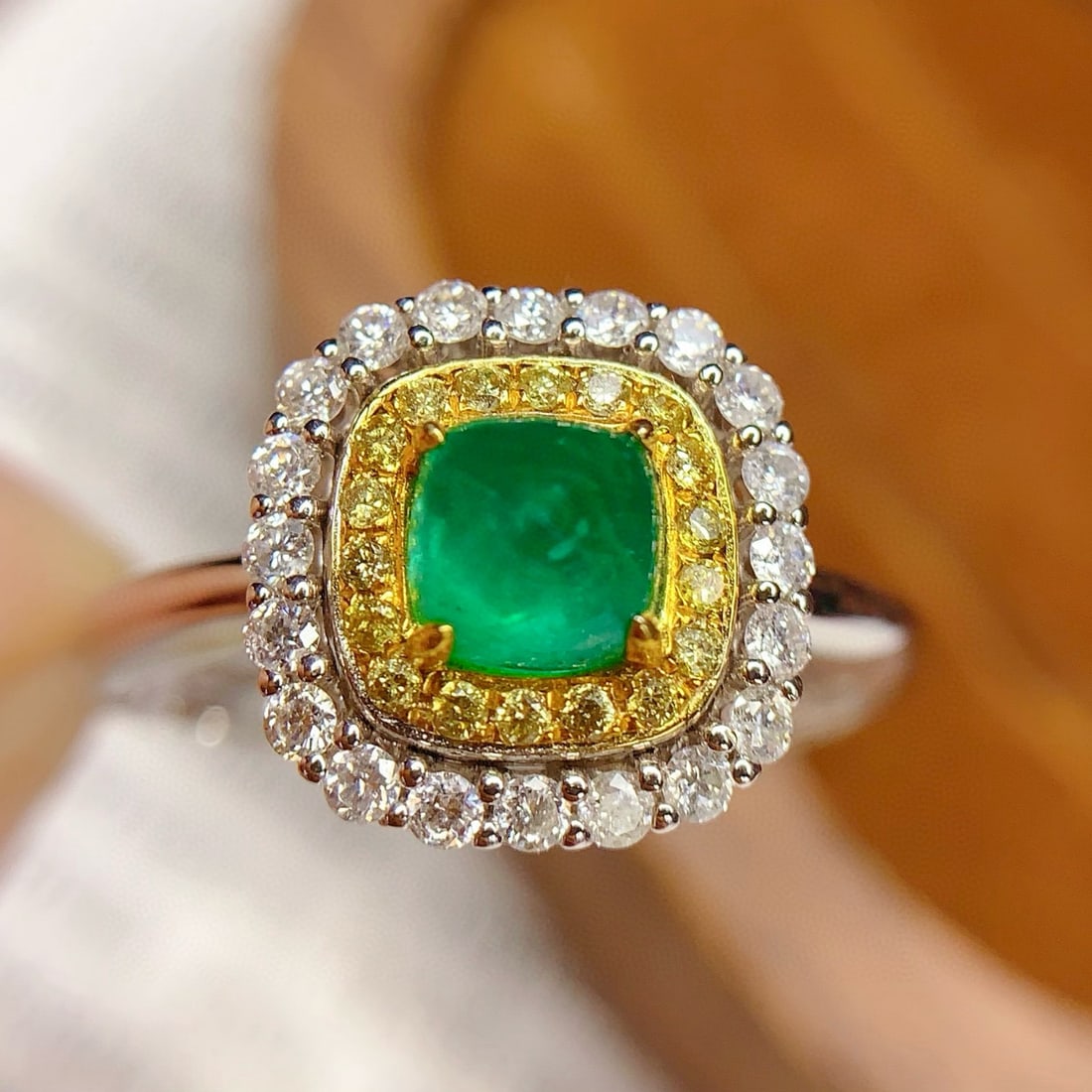 14k Gold 0.8 Ct Natural Emerald & Diamond Ring: Ref:231044087 // gold content:14k gold // ring size:7. 25us // // main gemstone:emerald // shape:suger-loaf // carat weight:0. 8ct // color:green // treatment:natural // // adjacent gemstone 2 :