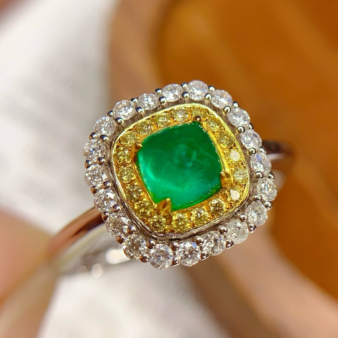 14k Gold 0.8 Ct Natural Emerald & Diamond Ring - 3