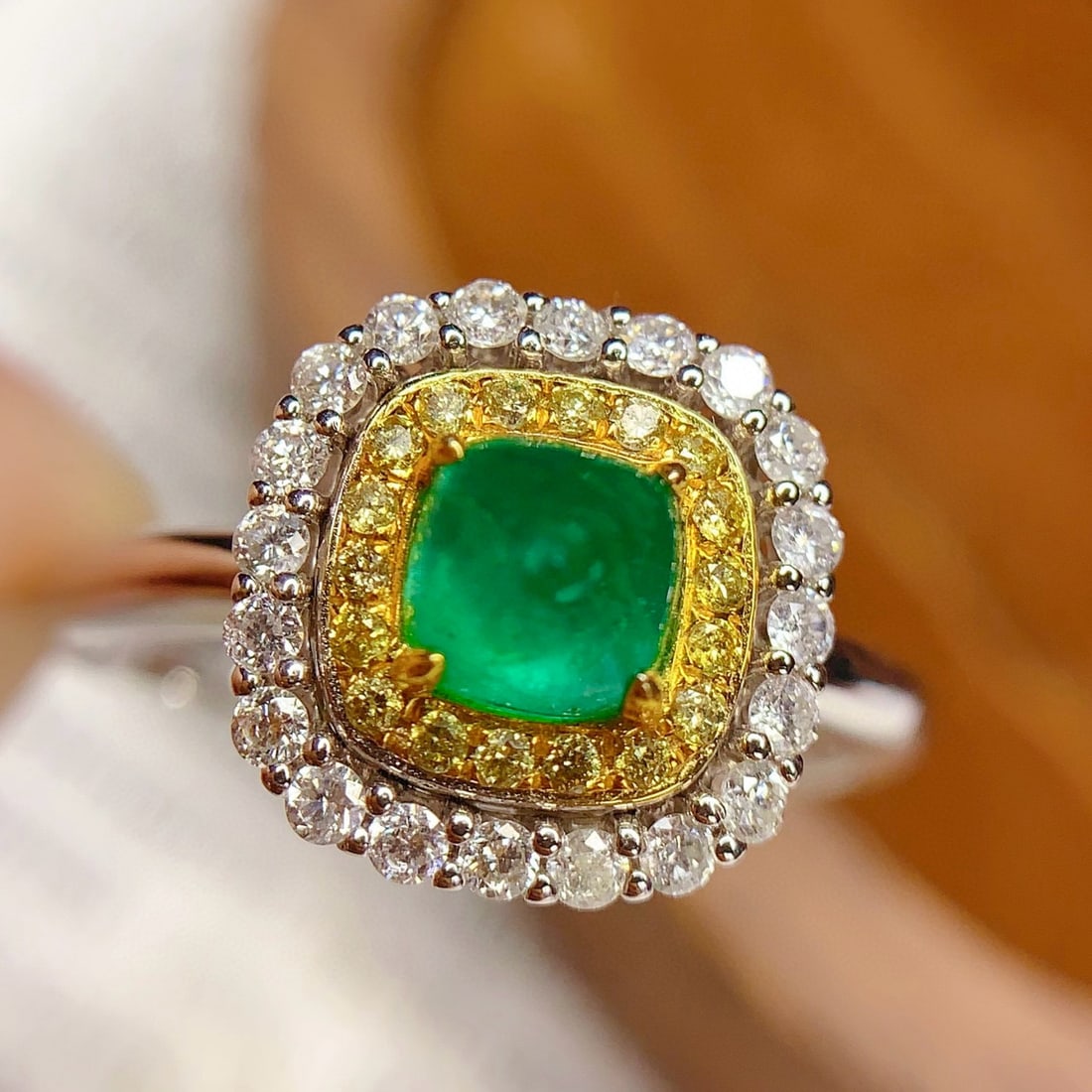 14k Gold 0.8 Ct Natural Emerald & Diamond Ring - 4