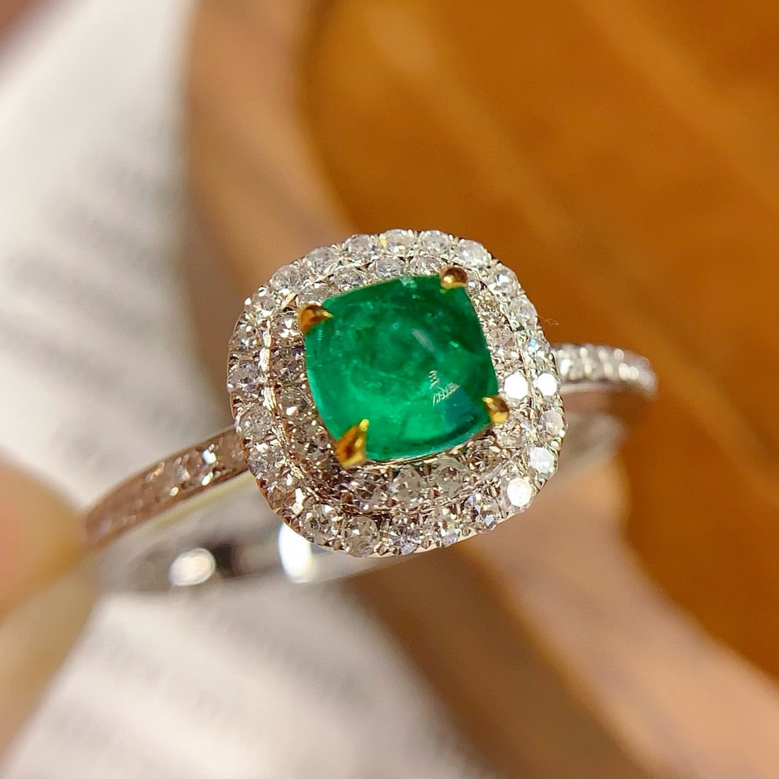 14k Gold 1 Ct Vivid Green Natural Emerald & Diamond Ring: Ref:231044138 // gold content:14k gold // ring size:7. 25us // // main gemstone:emerald // shape:suger-loaf // carat weight:1ct // color:vivid green // treatment:natural // // adjacent gemstone 2 :
