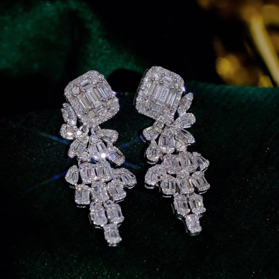 14k Gold 1.1 Ct Natural H Diamond Earrings: Ref:231044169 // gold content:14k gold // main gemstone:diamond // shape:multiply // carat weight:1. 1ct // clarity grade:vs-si // color:h // treatment:natural // Condition: New Low Estimate: 3100.00