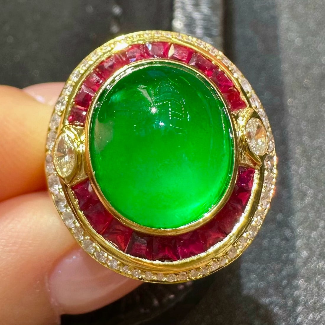 14k Gold 7.21 Ctw Natural Emerald & Ruby Ring: Ref:231044185 // gold content:14k gold // ring size:7. 25us // // main gemstone:emerald // shape:oval // carat weight:5. 89ct // color:green // treatment:natural // // adjacent gemstone 2 : ruby // sh