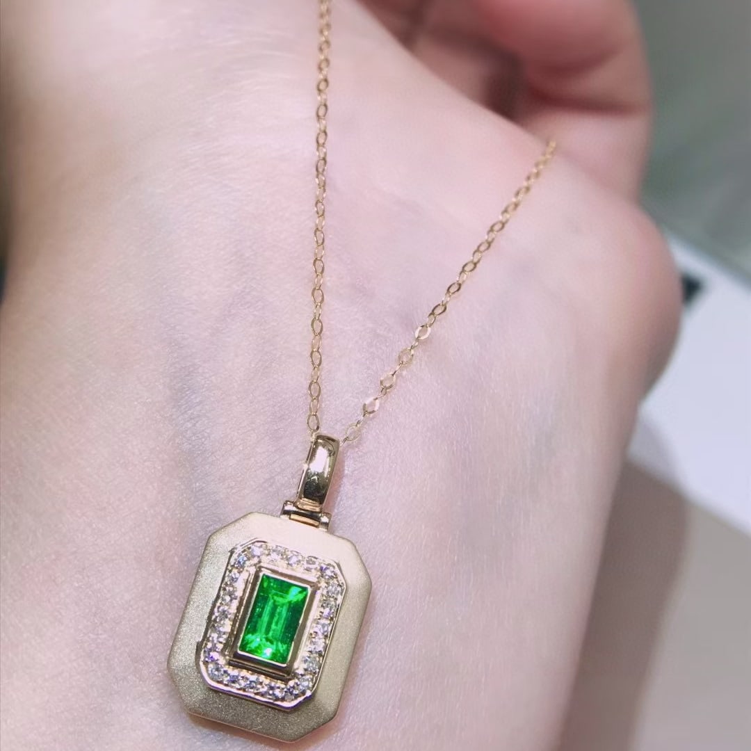 14k Gold 0.6 Ctw Vivid Green Natural Emerald & Diamond Pendant( Without Chain ) - 3