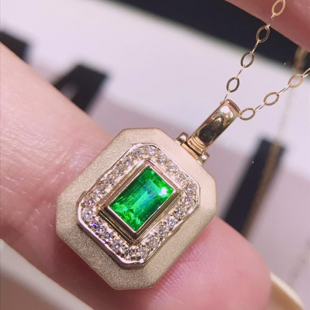 14k Gold 0.6 Ctw Vivid Green Natural Emerald & Diamond Pendant( Without Chain ) - 4