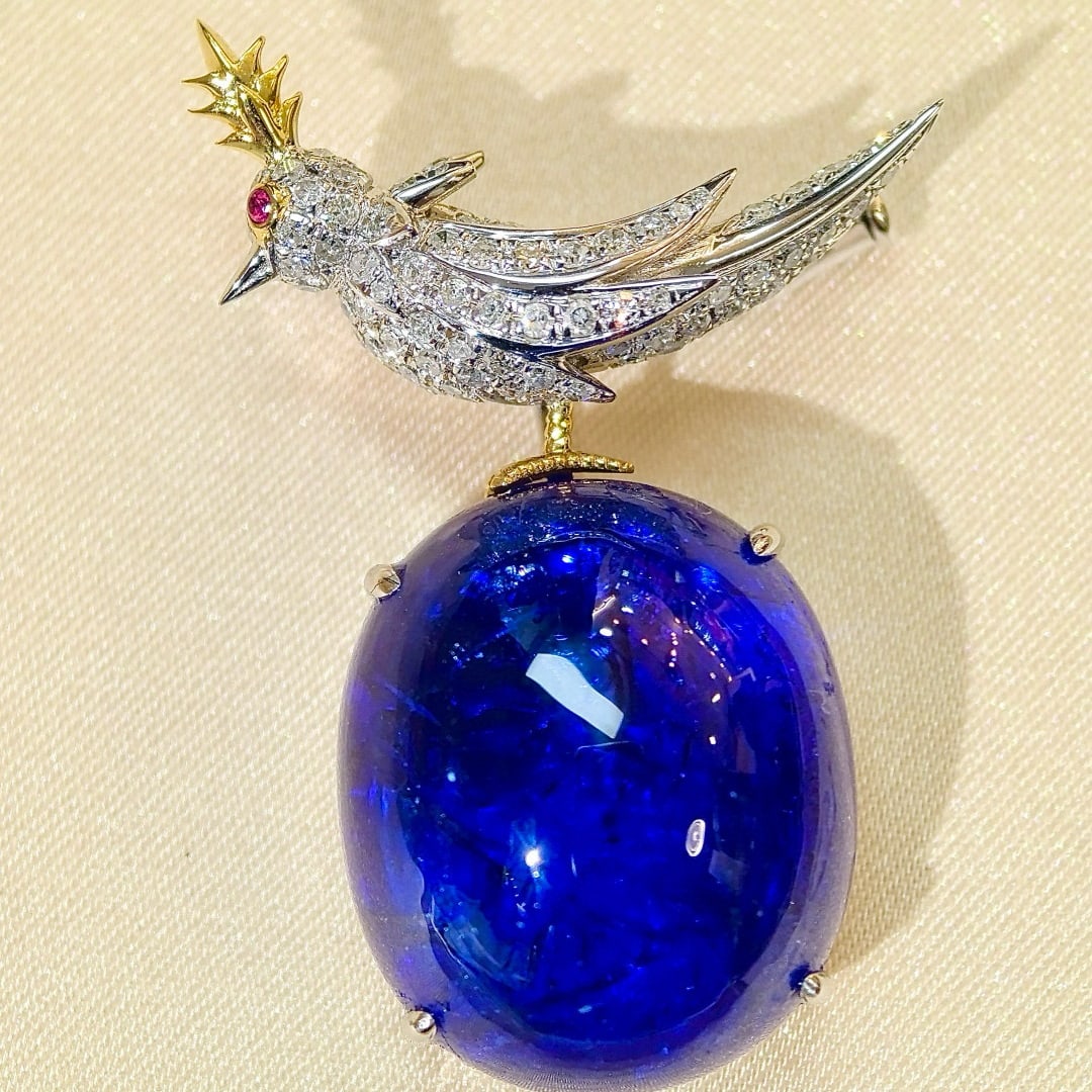 14k Gold 40.48 Ctw Natural Tanzanite & Diamond Brooch/pendant( Without Chain ): Ref:231044196 // gold content:14k gold // main gemstone:tanzanite // shape:oval // carat weight:39. 61ct // color:blue // treatment:natural // // adjacent gemstone 2 : diamond // shape:round // carat