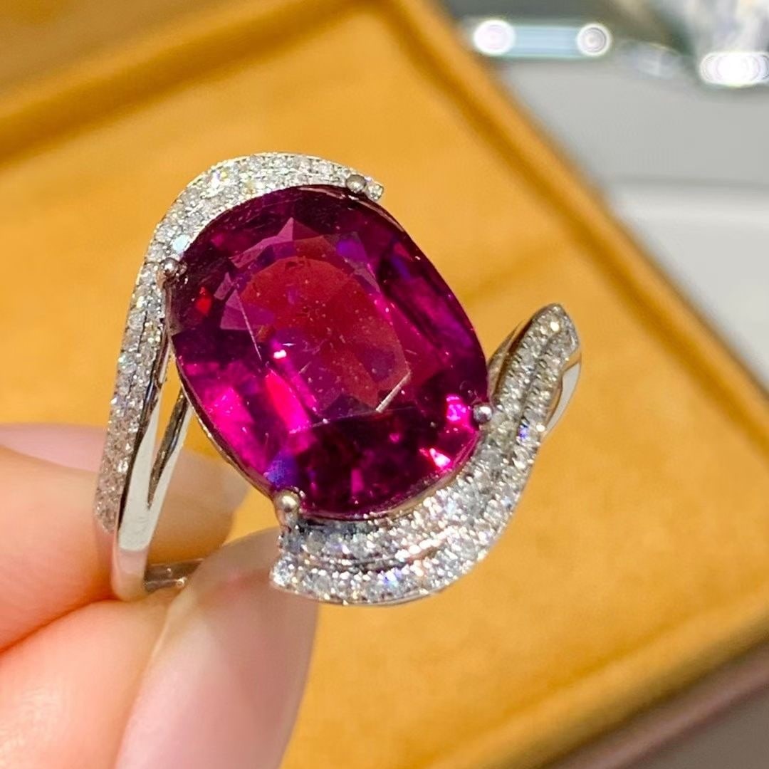 14k Gold 5 Ct Natural Tourmaline & Diamond Ring: Ref:231044197 // gold content:14k gold // ring size:7. 25us // // main gemstone:tourmaline // shape:oval // carat weight:5ct // color:red // treatment:natural // // adjacent gemstone 2 : diamond // sh