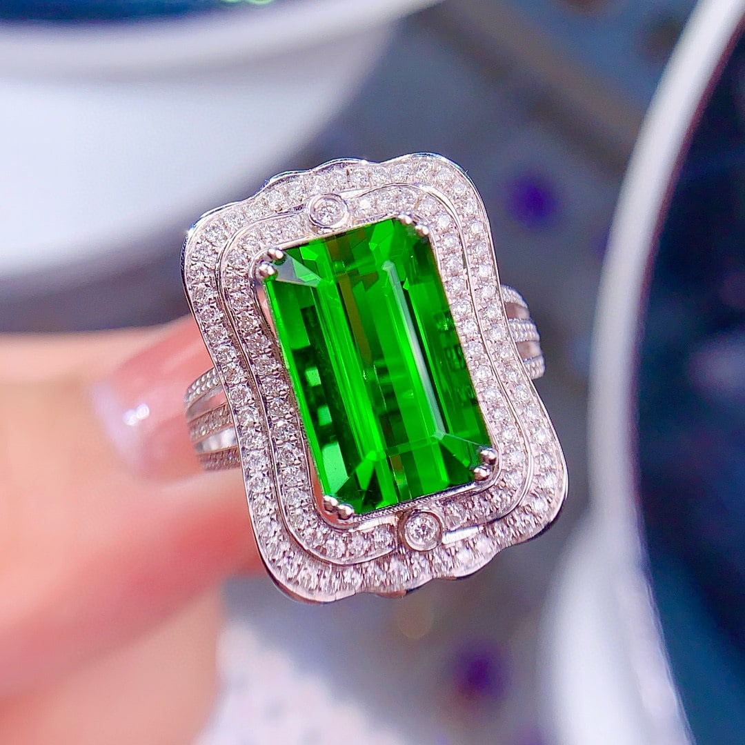 14k Gold 7.5 Ct Natural Tourmaline & Diamond Ring: Ref:231044209 // gold content:14k gold // ring size:7. 25us // // main gemstone:tourmaline // shape:octagonal // carat weight:7. 5ct // color:green // treatment:natural // // adjacent gemstone 2 : dia